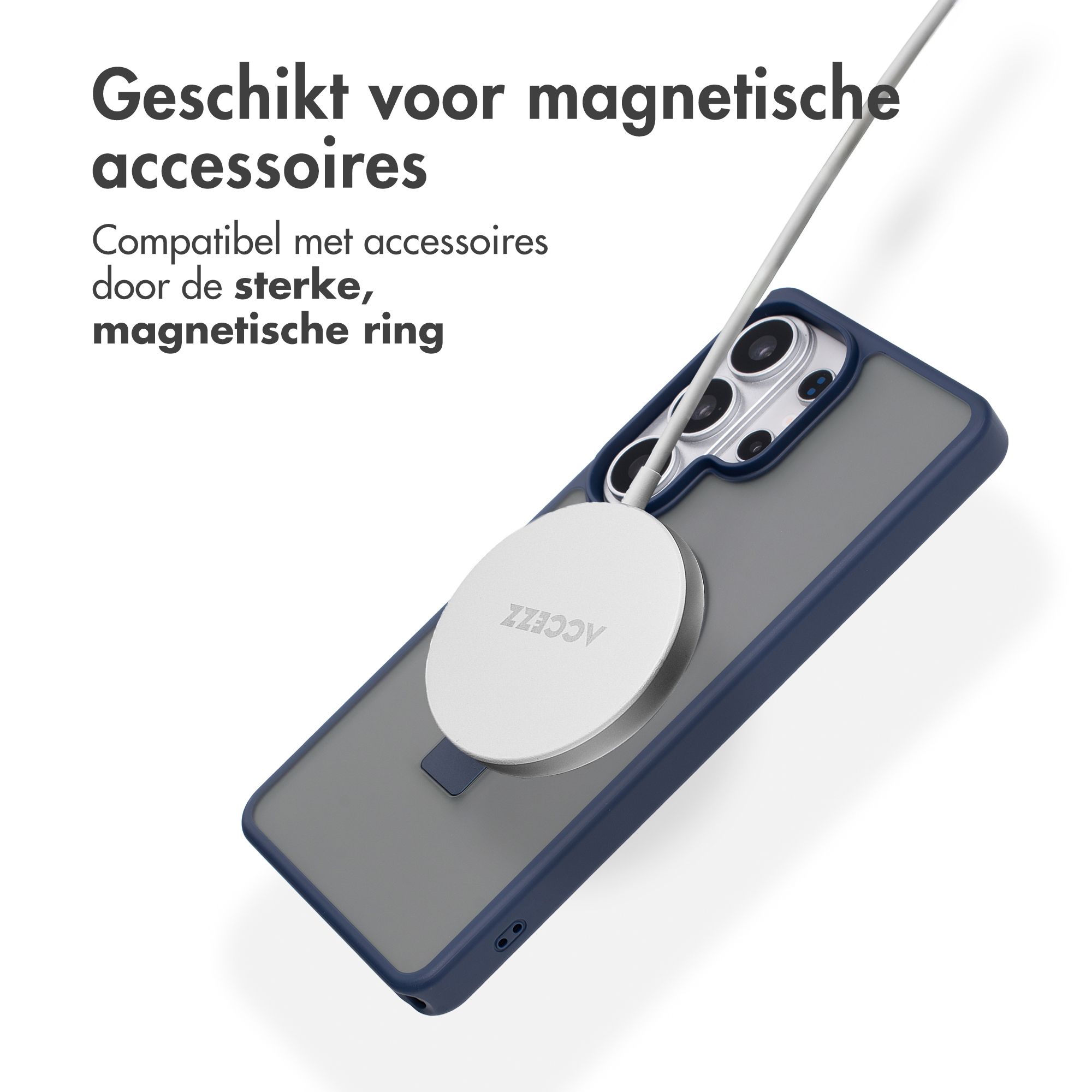 Een smartphone in een blauwe hoes met een magnetische oplader.
