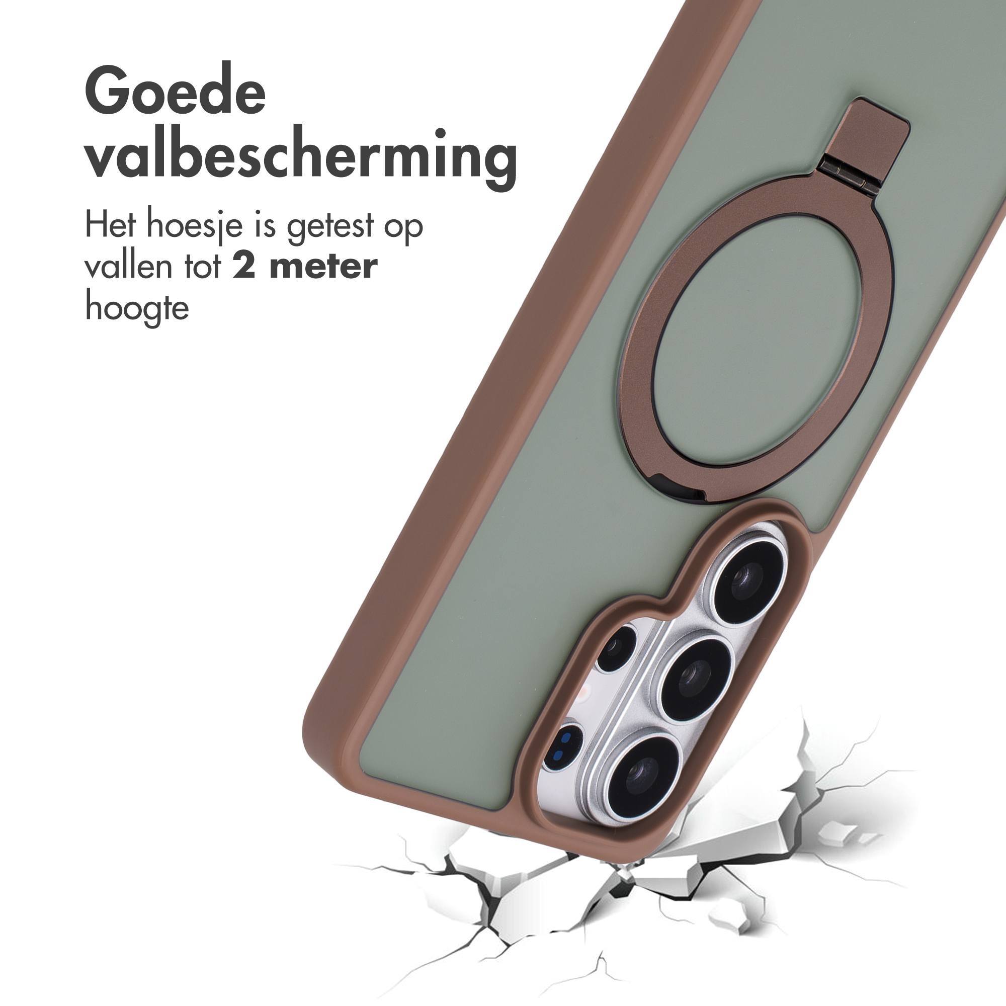 Groene telefoonhoes met bruine rand en ringhouder, op gebarsten ondergrond.