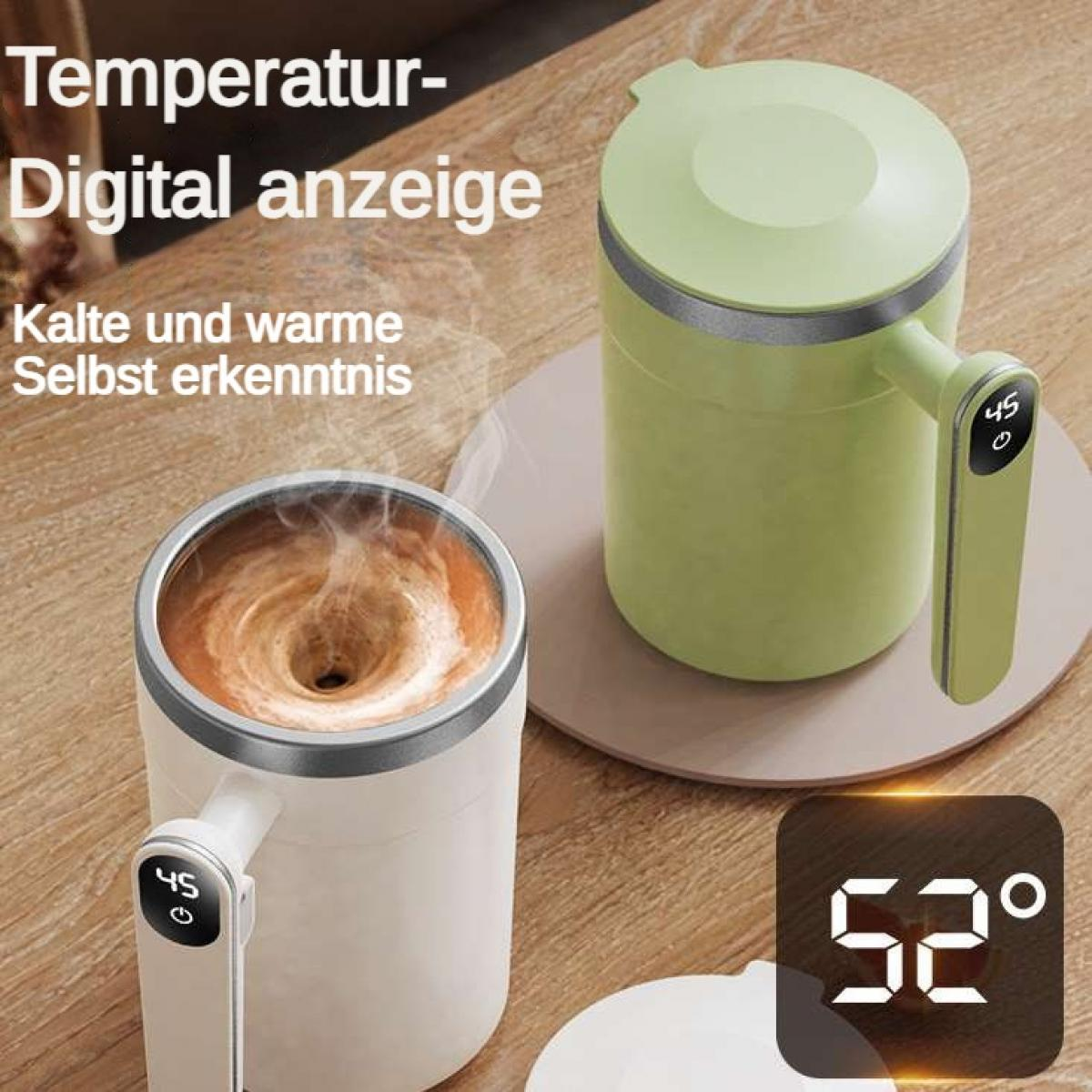 Zwei Becher mit digitaler Temperaturanzeige auf Holztisch.