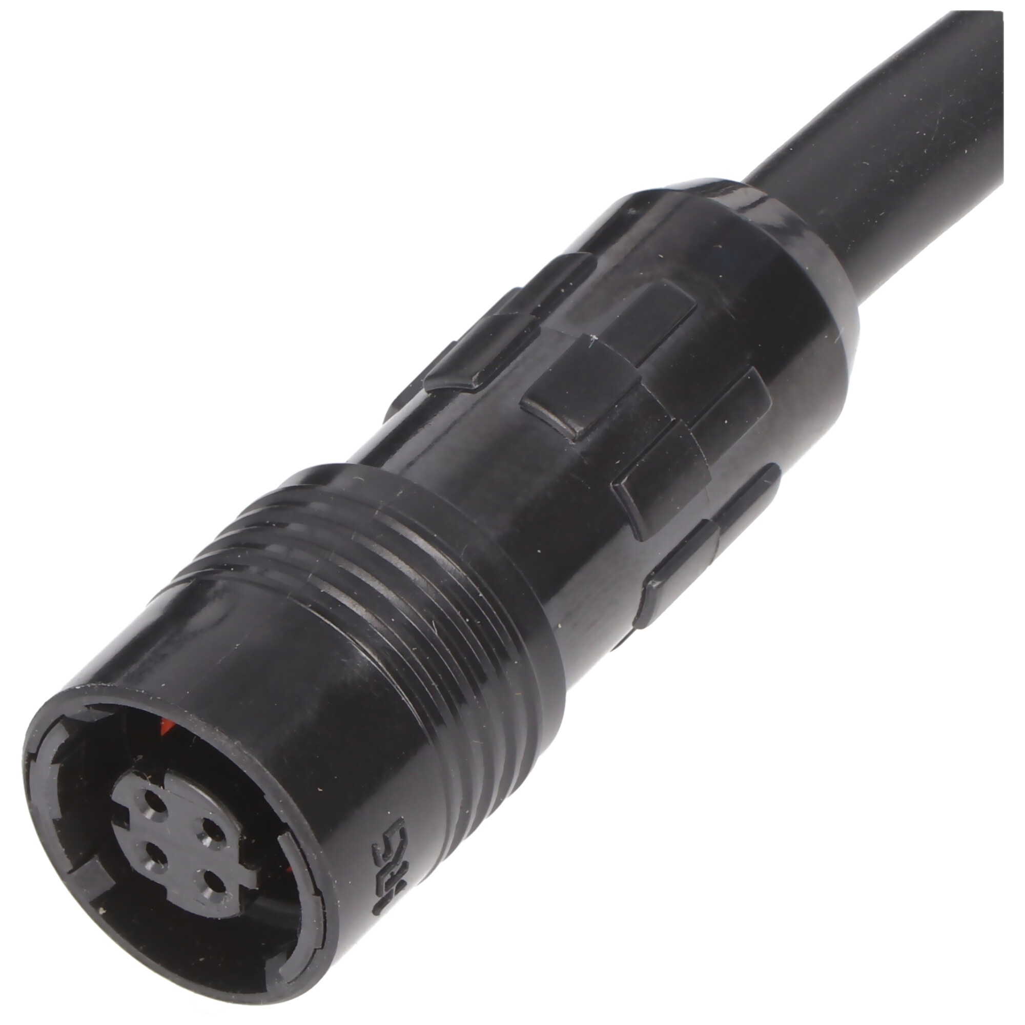 Schwarzer Stecker mit vier Pins und einem Kabel.