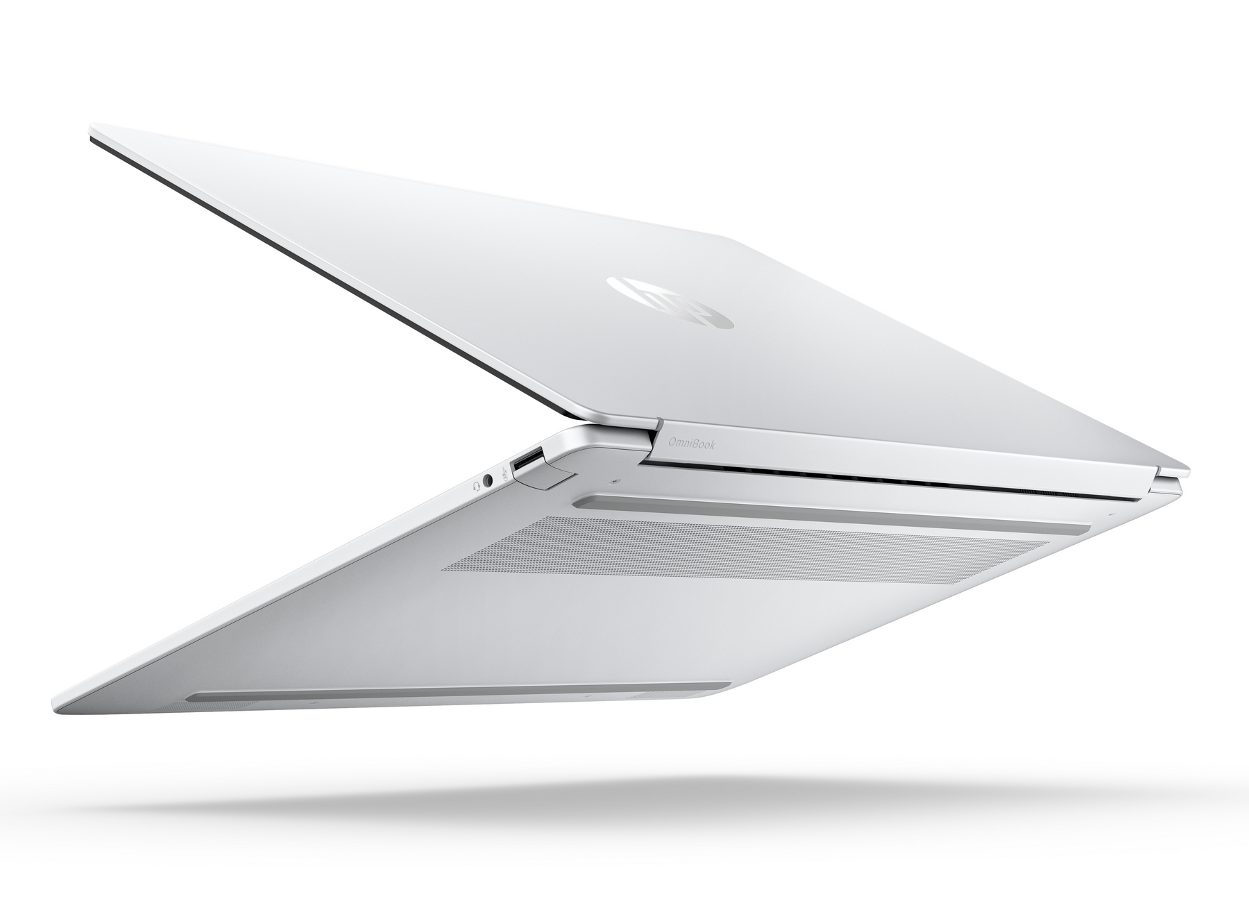 Un laptop bianco aperto su sfondo bianco con ombra.