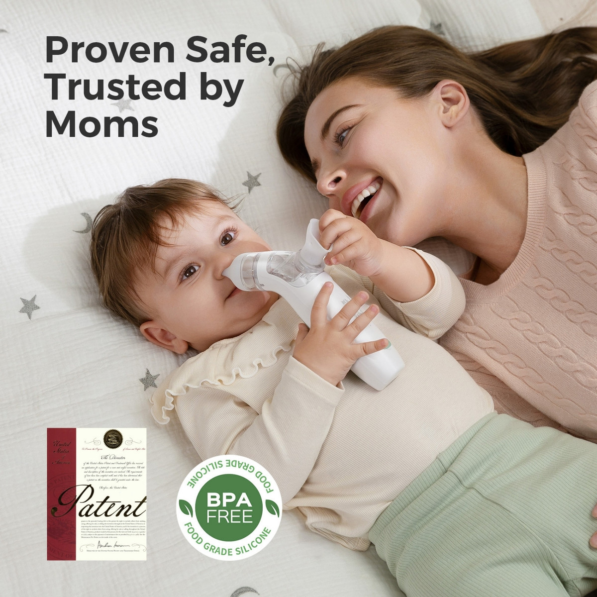 Mutter benutzt ein Nasensauger-Gerät bei einem Baby. BPA-frei.