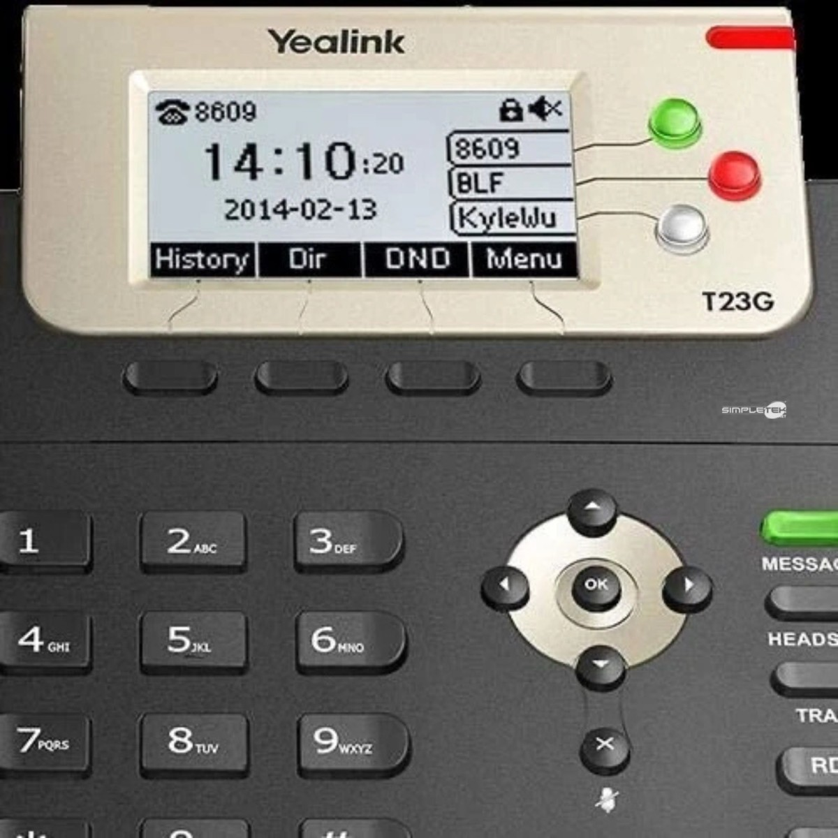 Il display del telefono Yealink T23G mostra 14:10, data e info contatto.