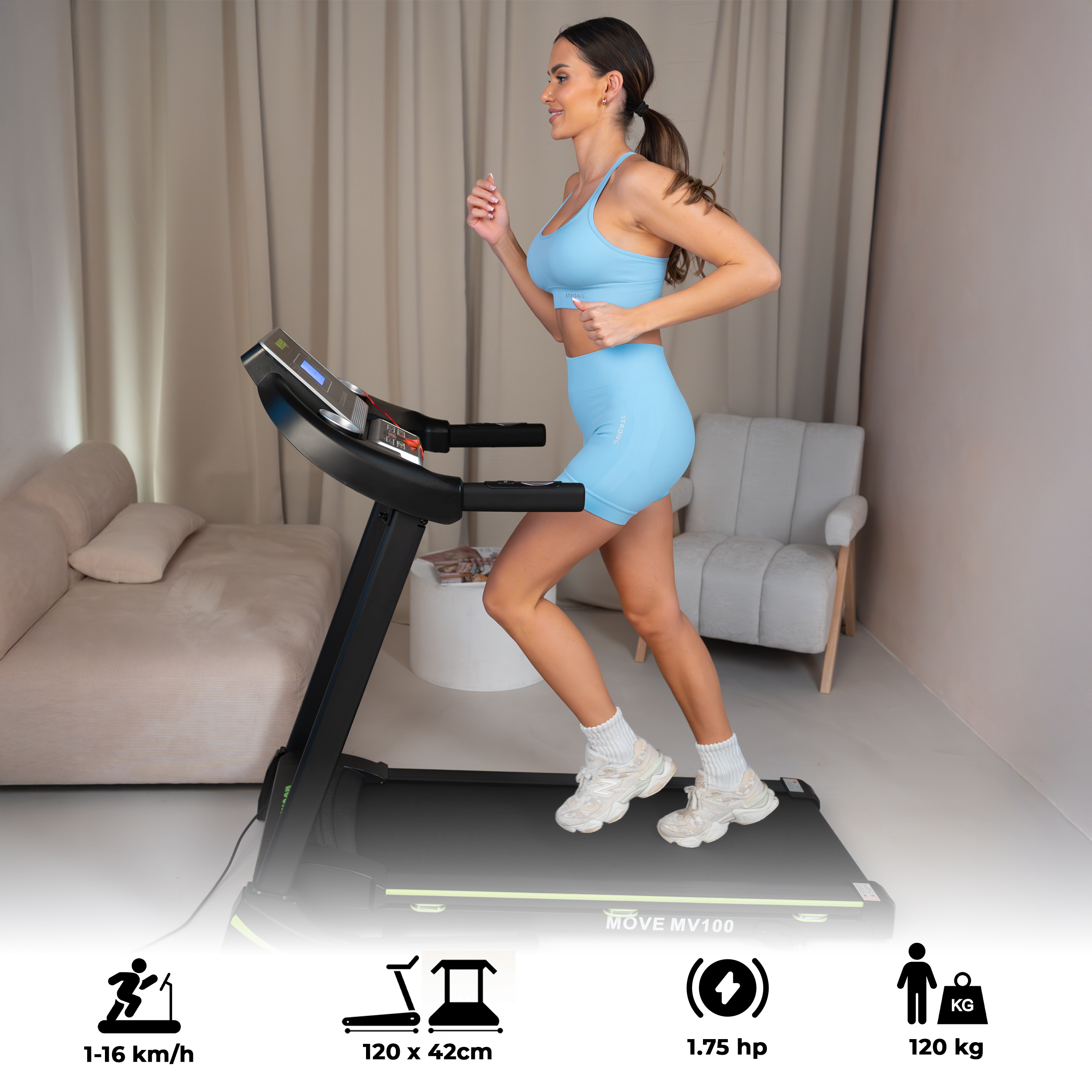 Kobieta w niebieskim stroju sportowym biegnie na bieżni w stylowym salonie.