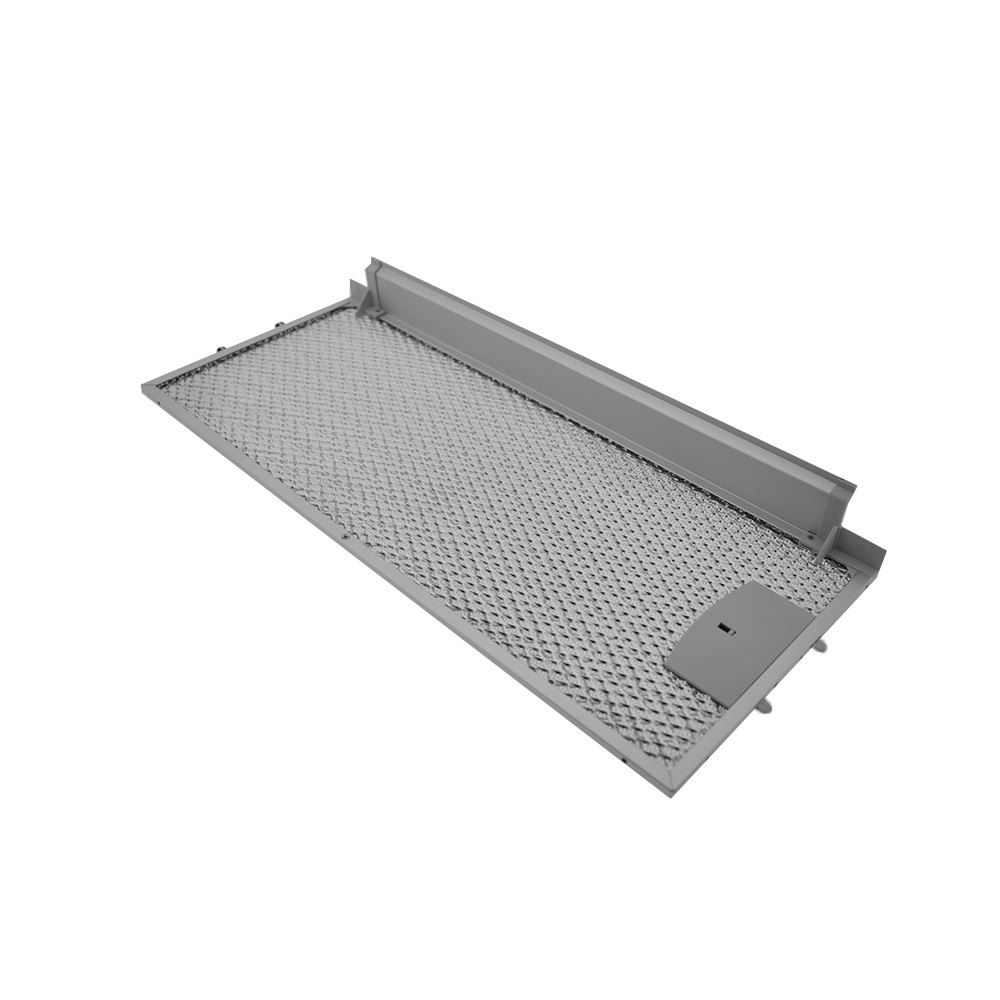 Metallischer Dunstabzugshaubenfilter mit einer rechteckigen, perforierten Metalloberfläche.