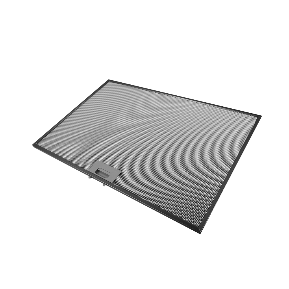Ein rechteckiger Dunstabzugshaubenfilter aus Metall mit feinem Gitter und einem Griff.
