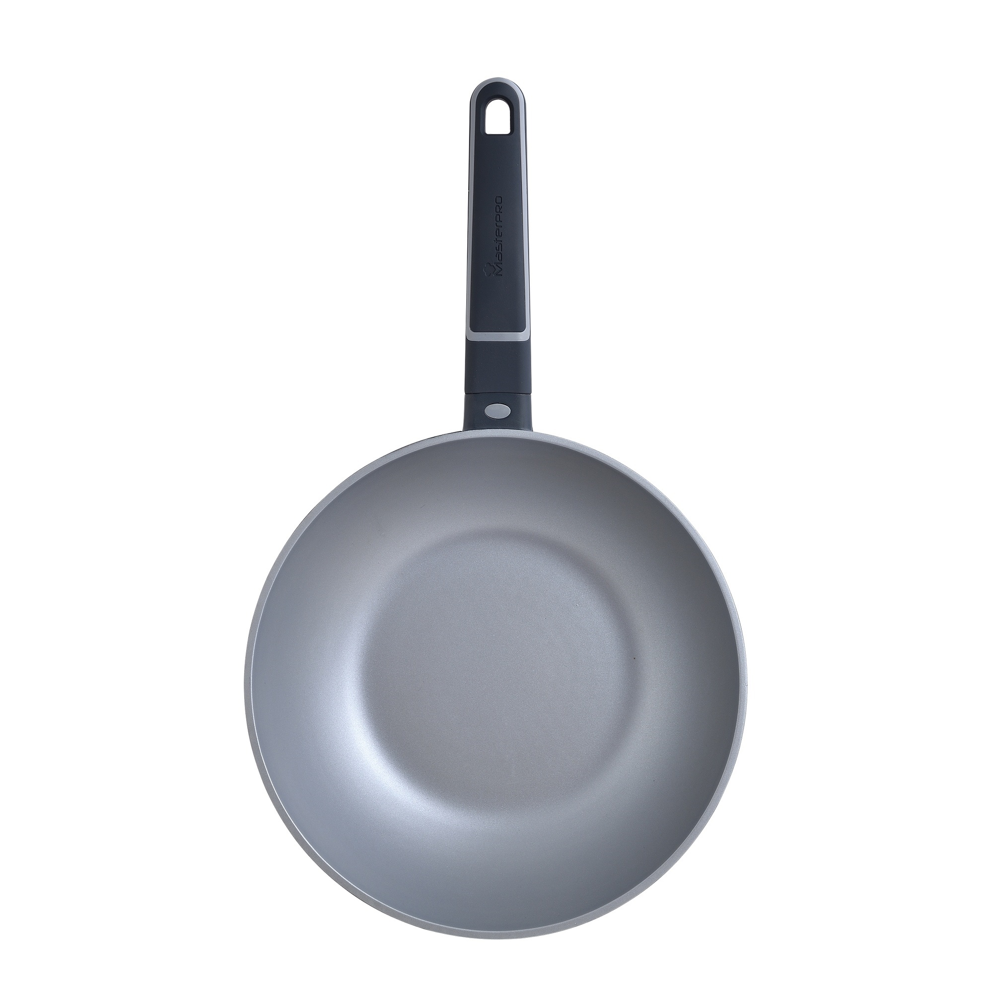 Sartén gris con mango negro y asa para colgar, sobre fondo blanco.