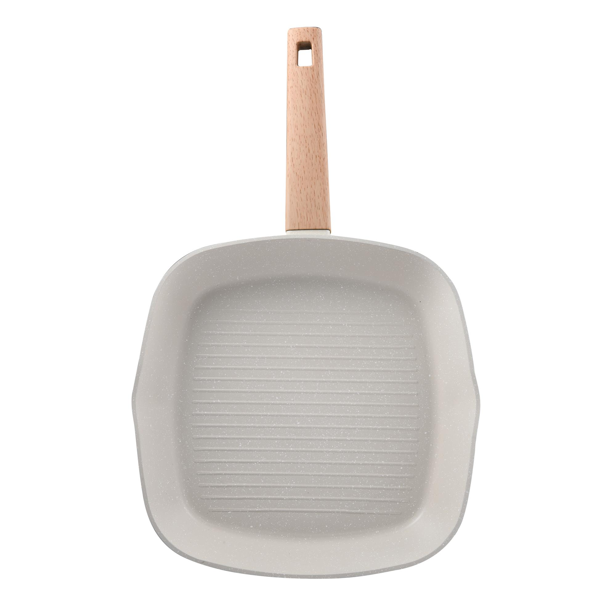 Una sartén parrilla rectangular con superficie gris moteada y mango de madera.