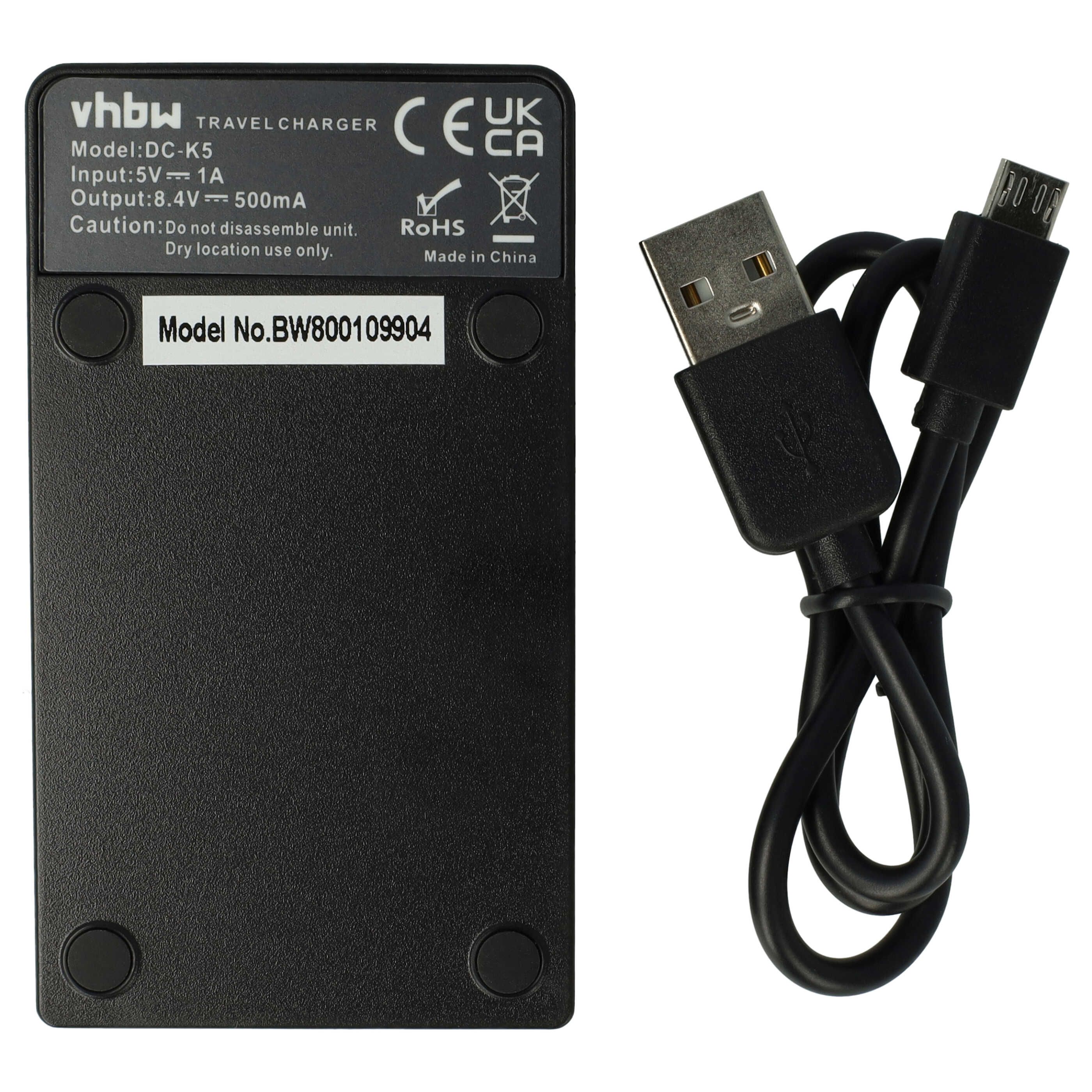 Schwarzes Ladegerät mit USB-Kabel. Modell DC-K5, Made in China.