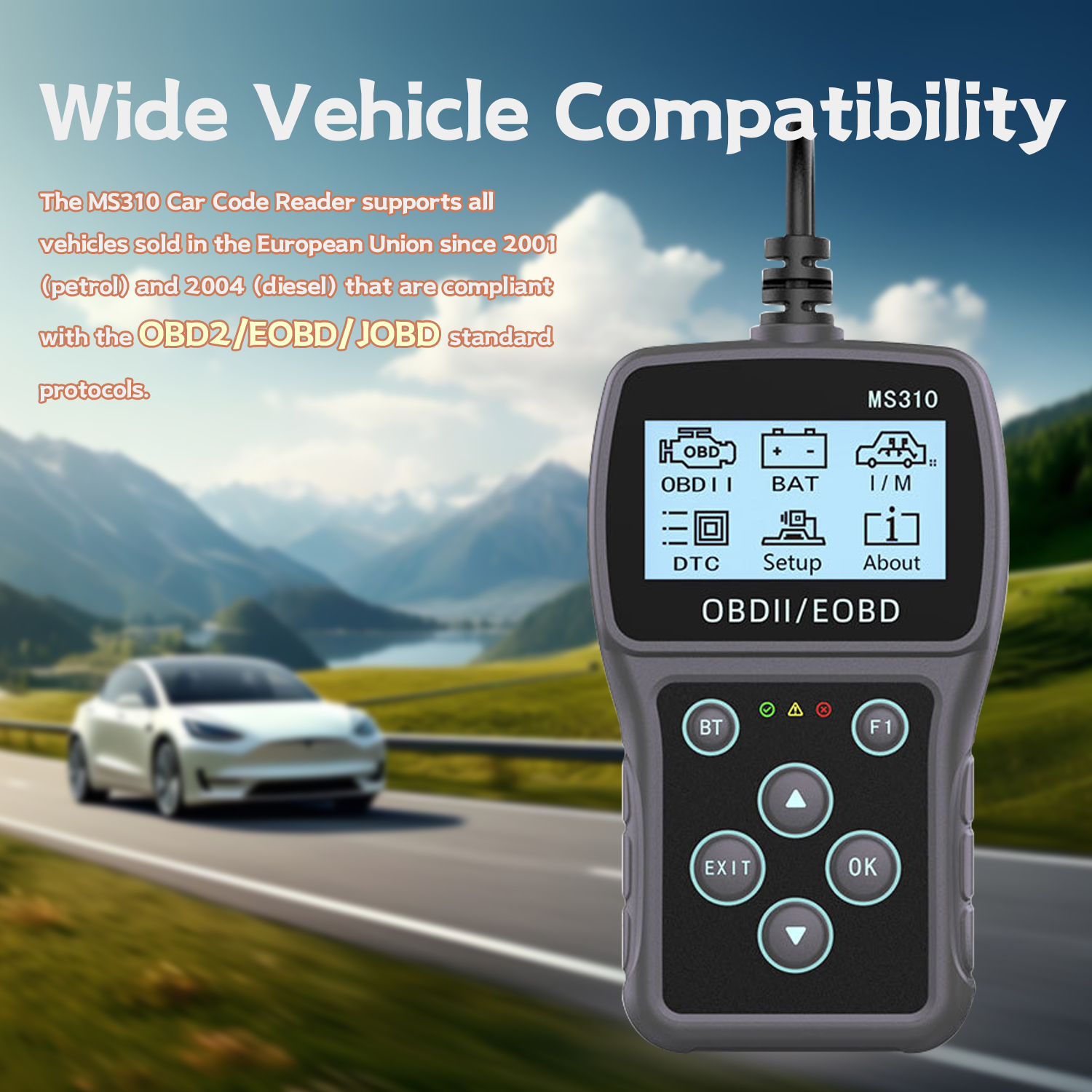 Biały samochód jedzie drogą z górami i jeziorem w tle. Urządzenie diagnostyczne znajduje się na pierwszym planie.