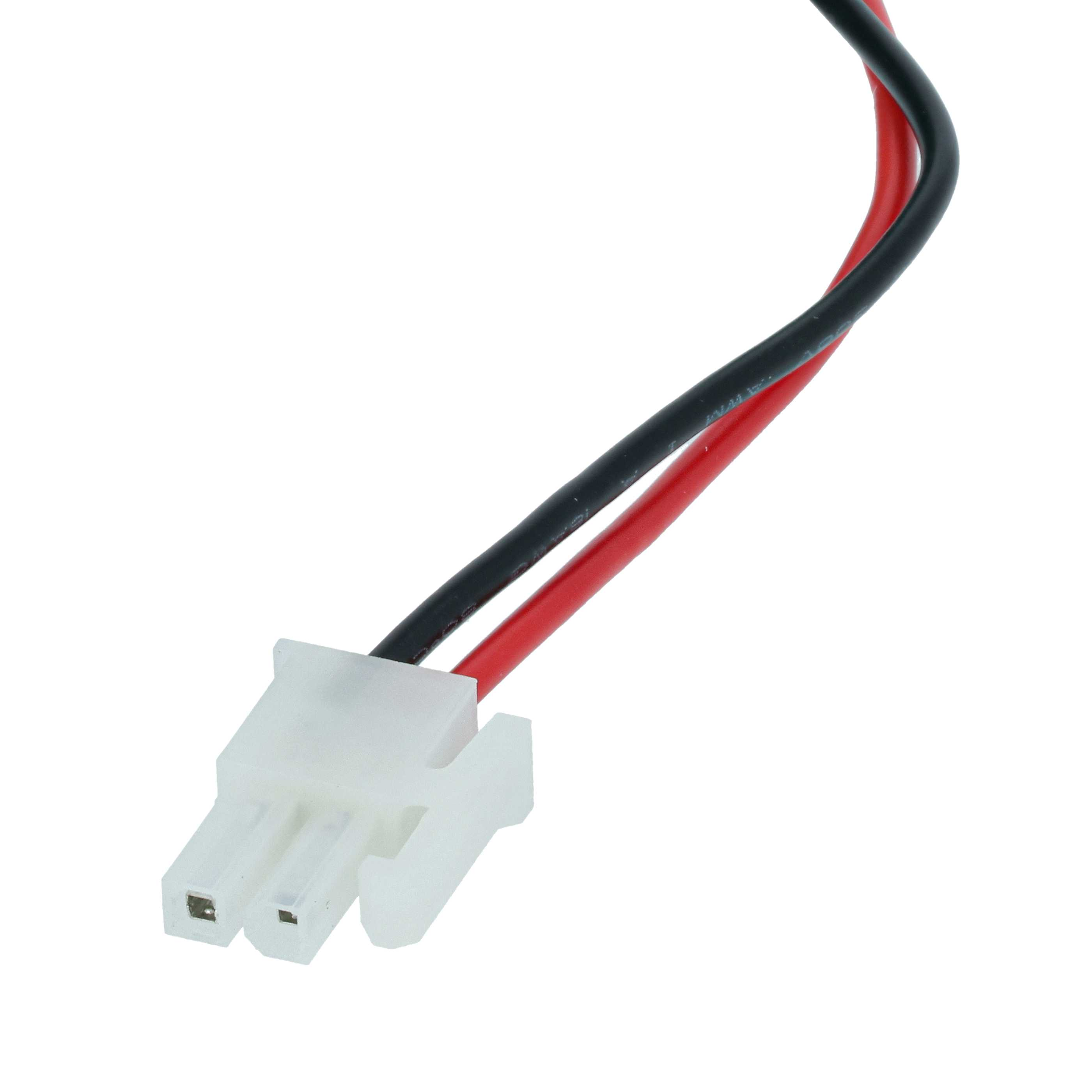 Ein weißer Stecker mit zwei roten und schwarzen Kabeln.
