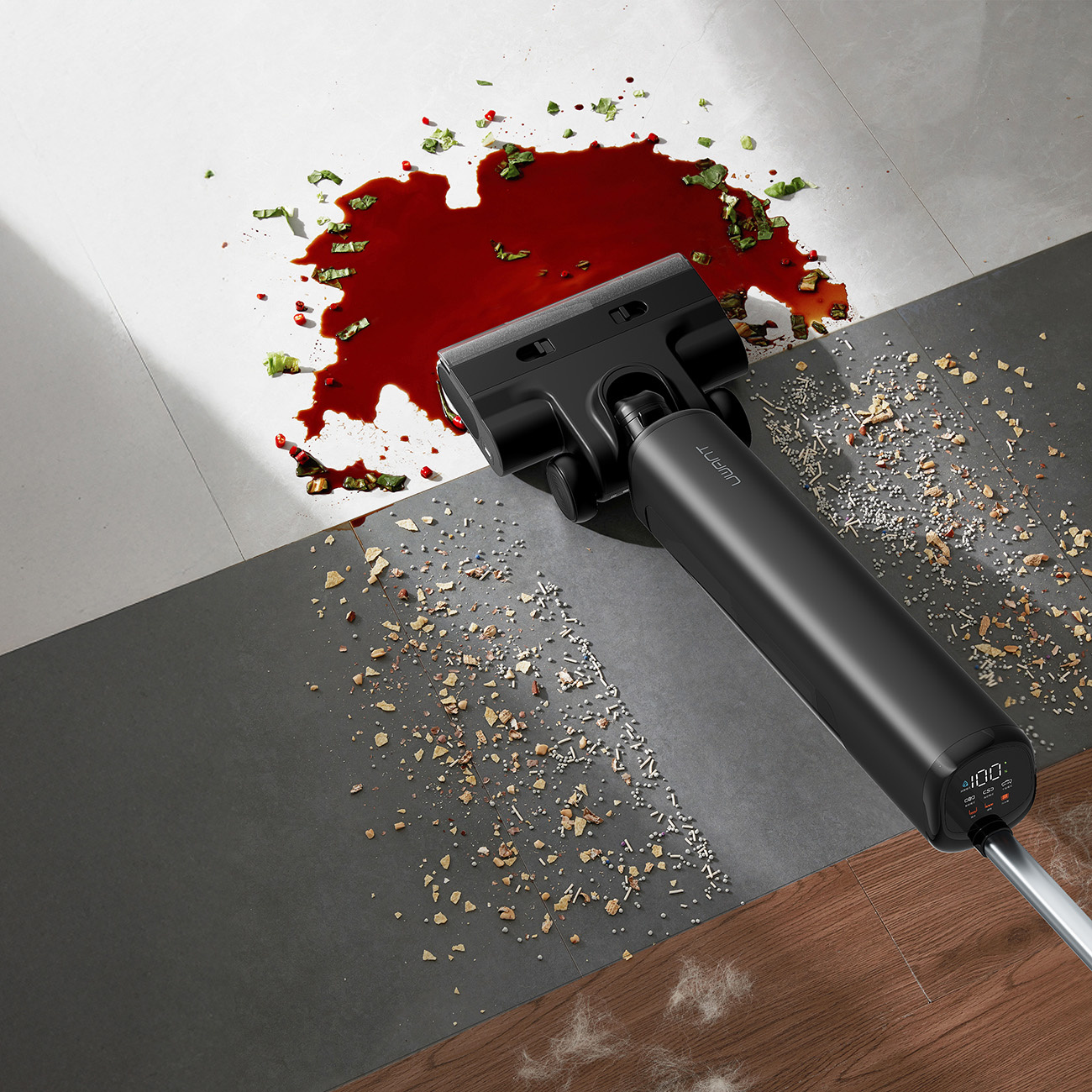 Czarny odkurzacz do pracy na mokro i sucho czyści podłogę z czerwonego płynu i śmieci.