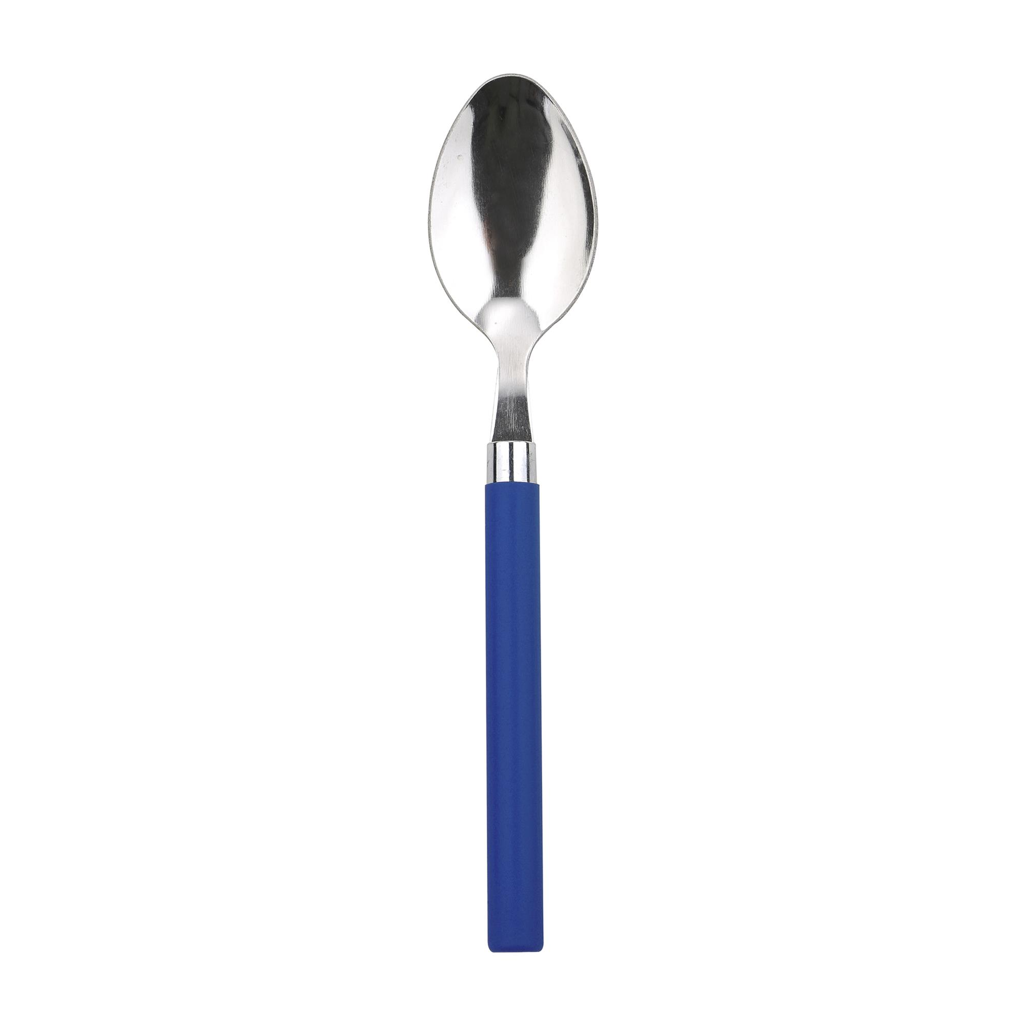 Una cuchara plateada con mango azul sobre fondo blanco.