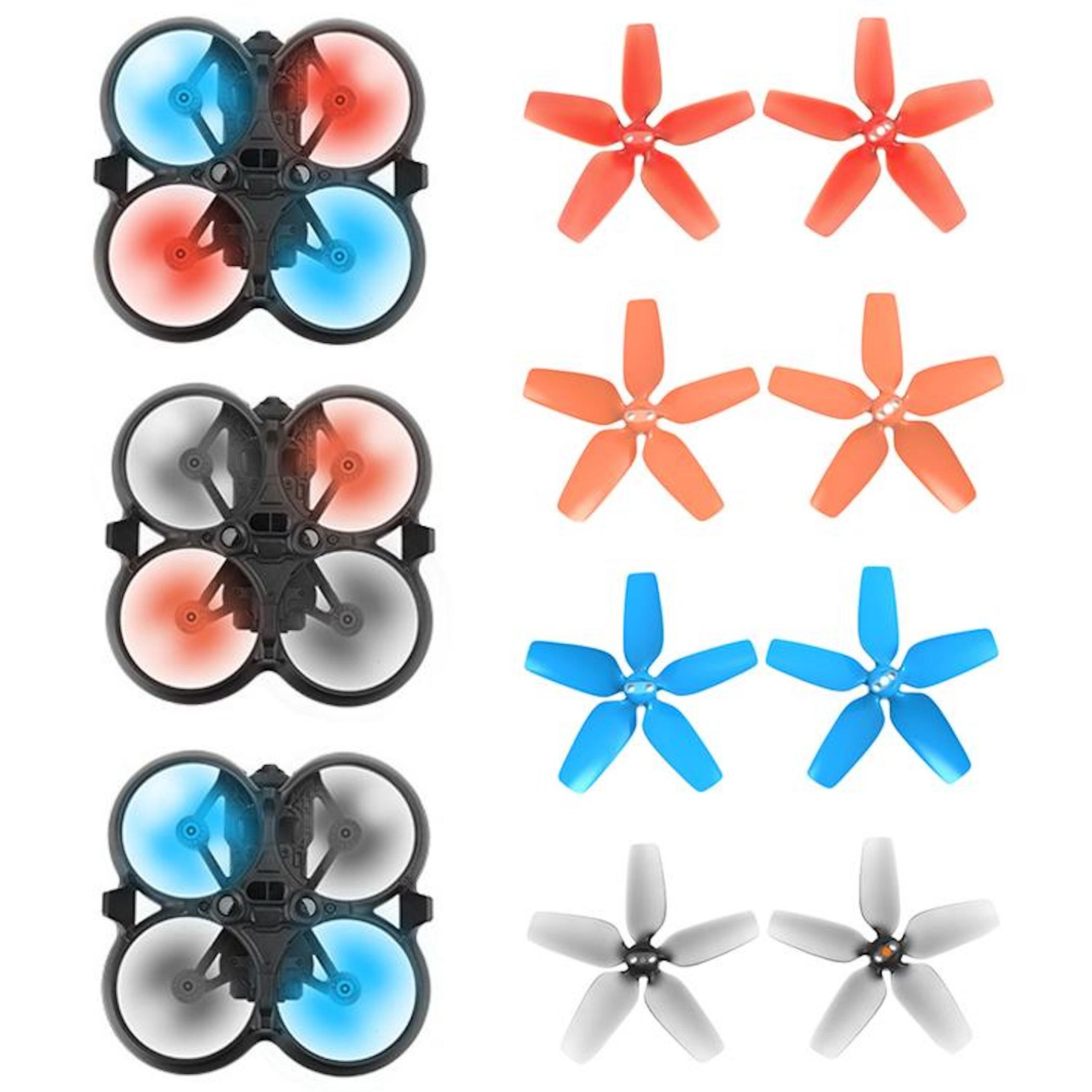 Drei Drohnen mit roten und blauen Lichtern und passende Propeller-Sets.
