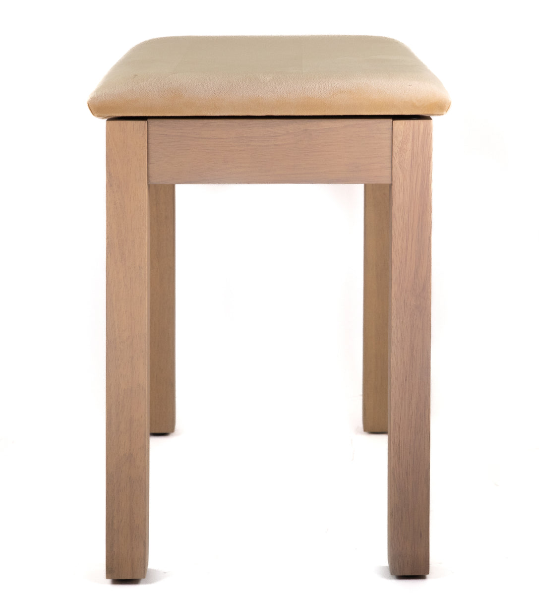 Ein Hocker mit gepolsterter Sitzfläche und Holzbeinen steht auf weißem Grund.