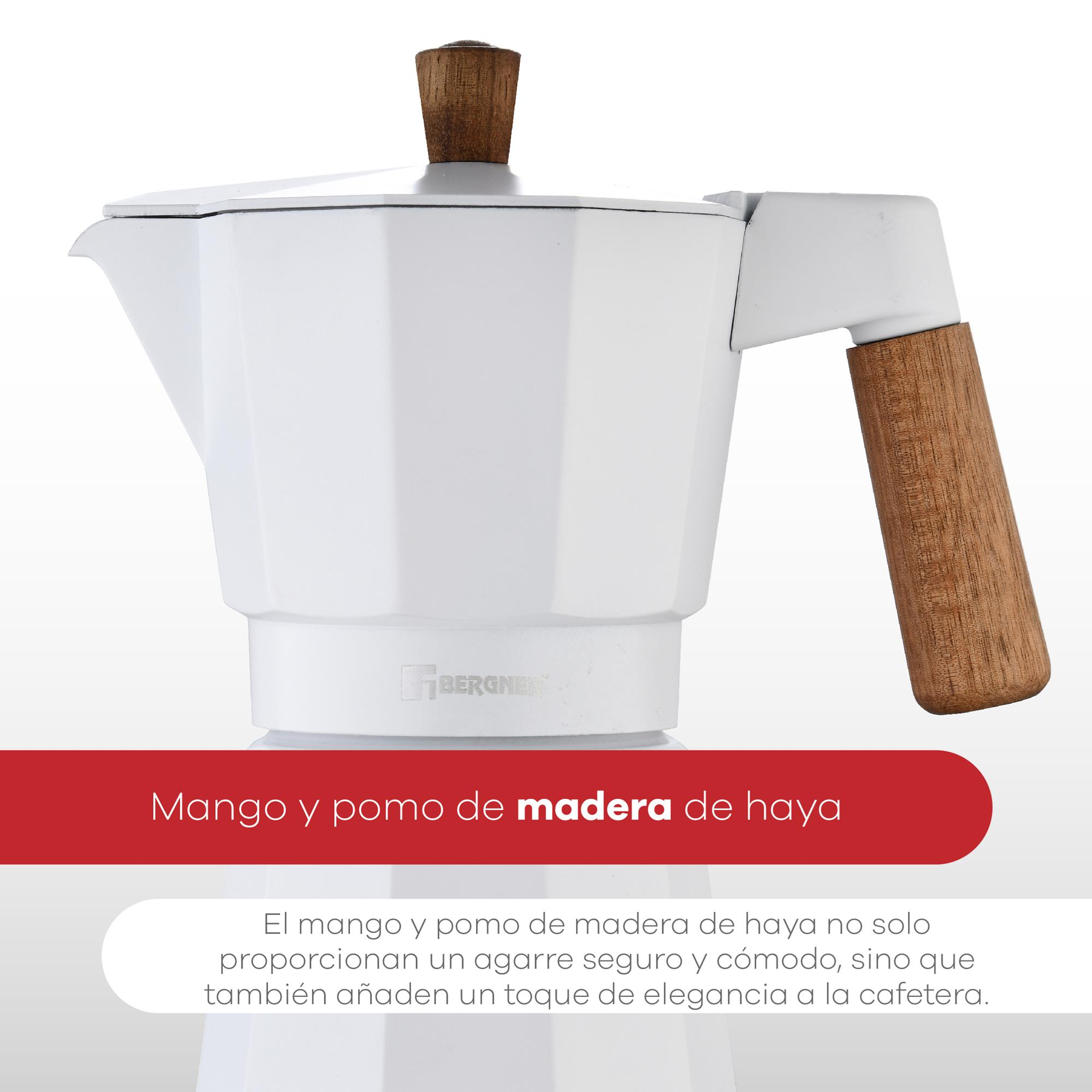 Cafetera blanca con mango y pomo de madera.