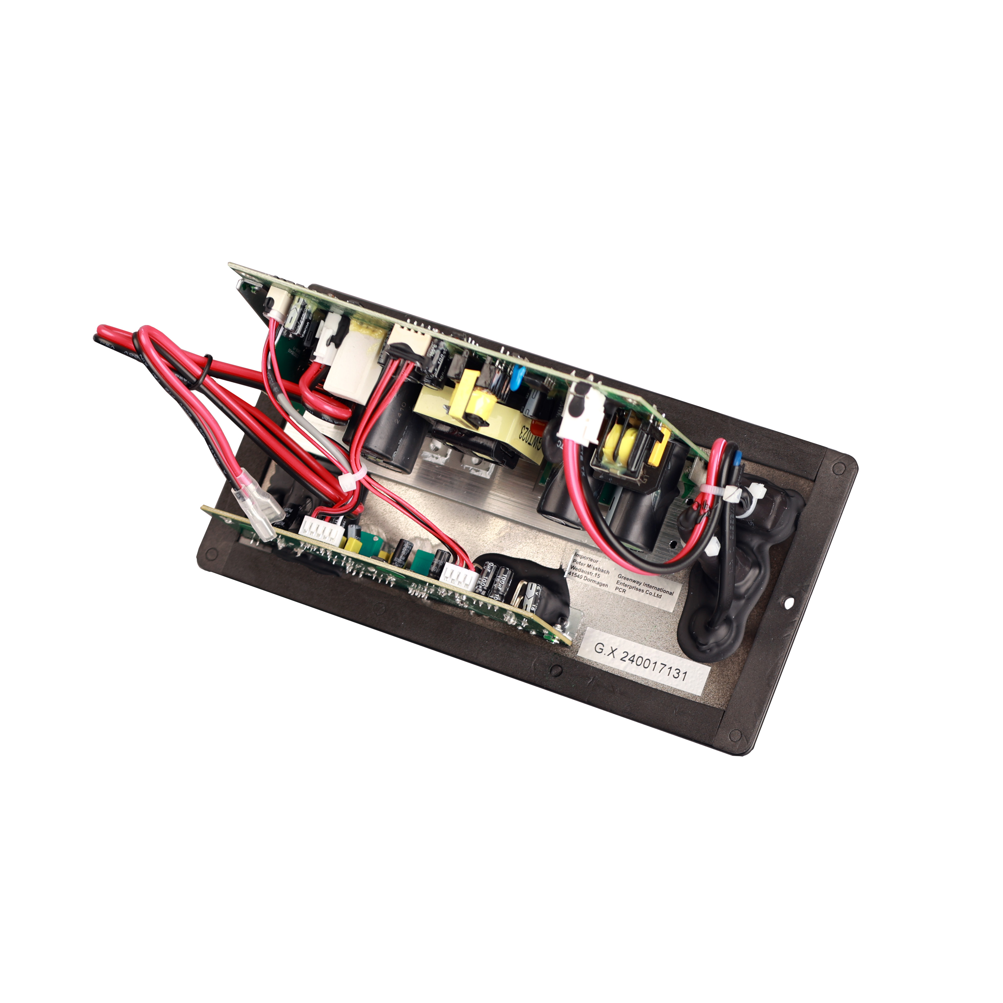 Elektronikplatine mit roten und schwarzen Kabeln, Kondensatoren und Transformatoren.