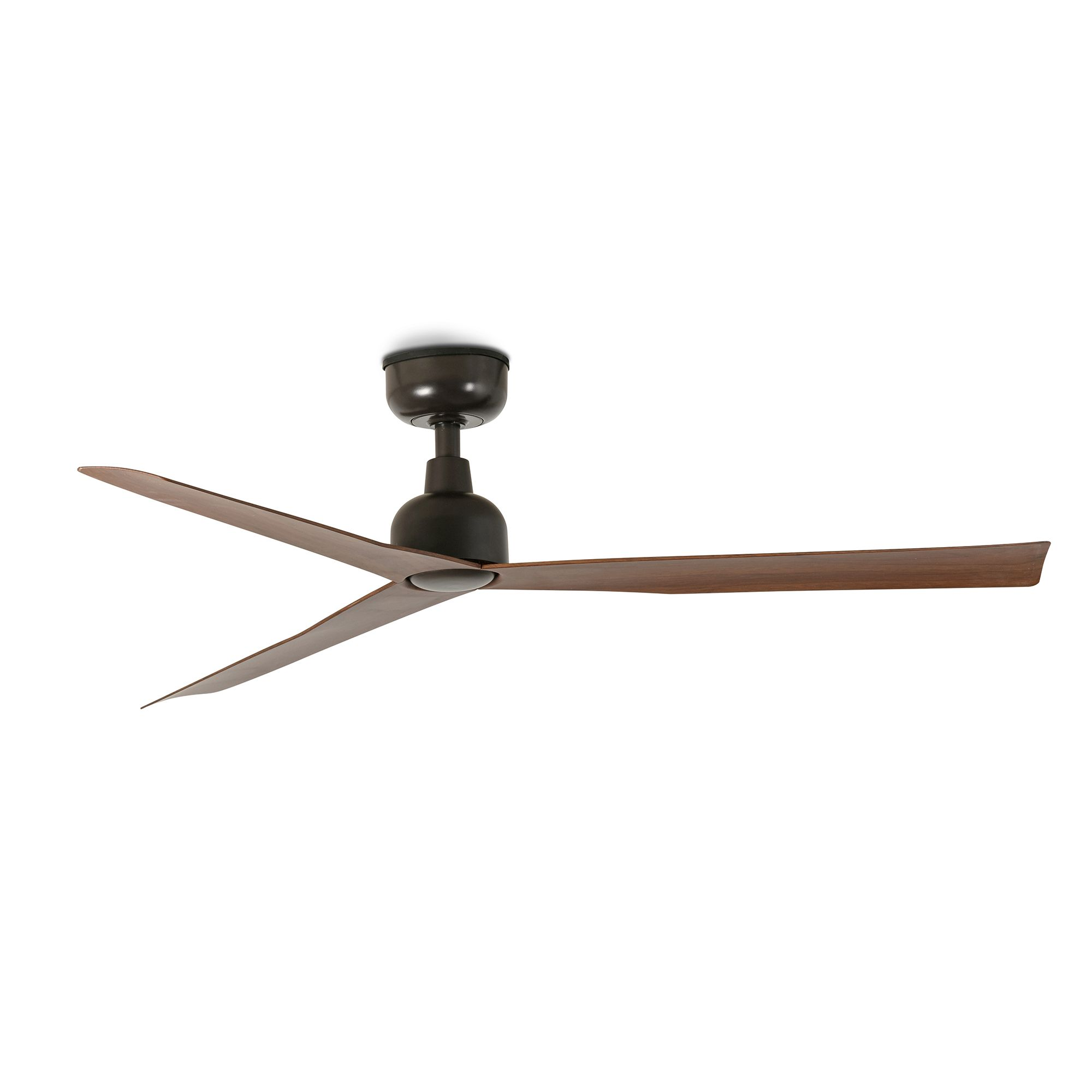 Ein dunkler Deckenventilator mit drei Holzblättern auf weißem Hintergrund.