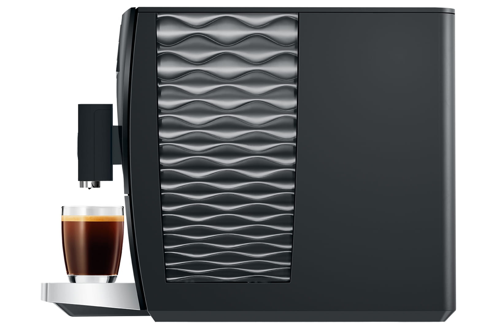 Macchina da caffè nera che eroga espresso in un bicchiere, con texture ondeggiante.