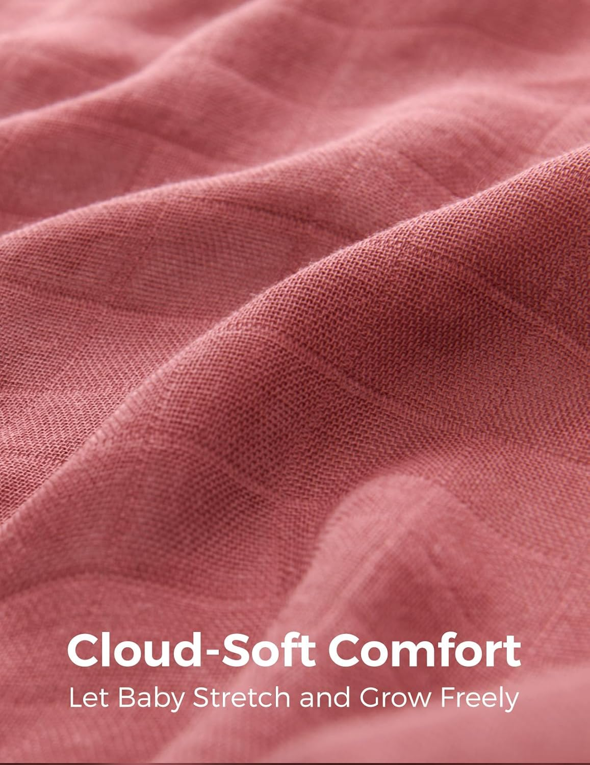 Primo piano di tessuto rosa con pieghe. Testo: Cloud-Soft Comfort.