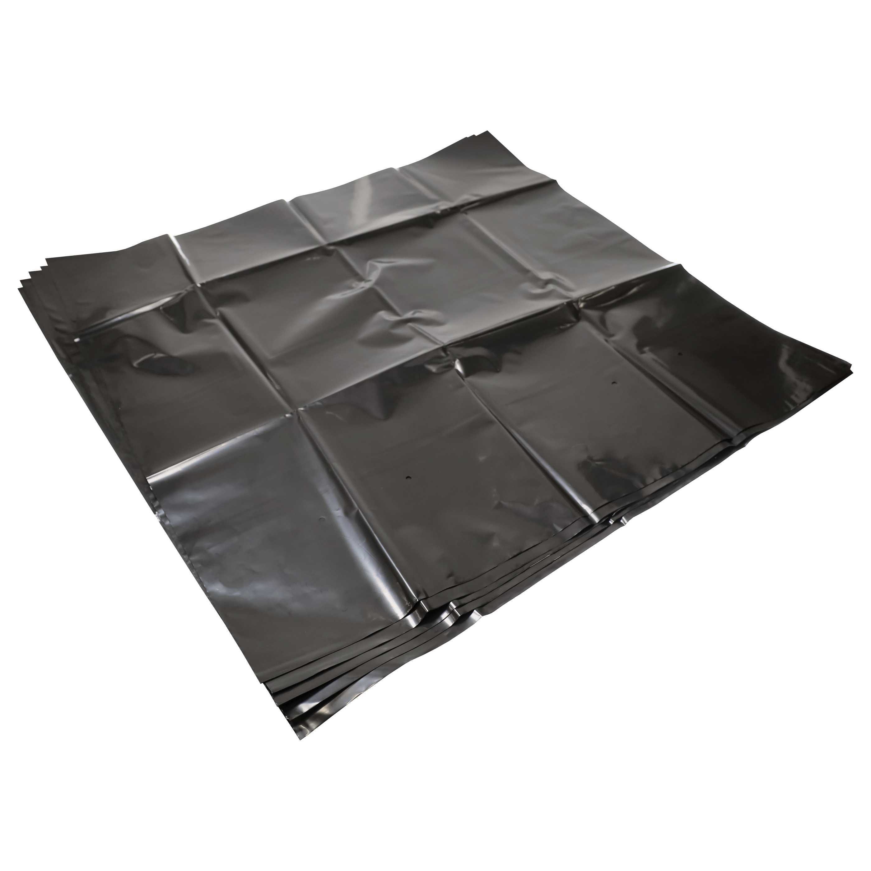 Ein Stapel glänzender schwarzer Plastiktüten, auf einer weißen Fläche ausgebreitet.