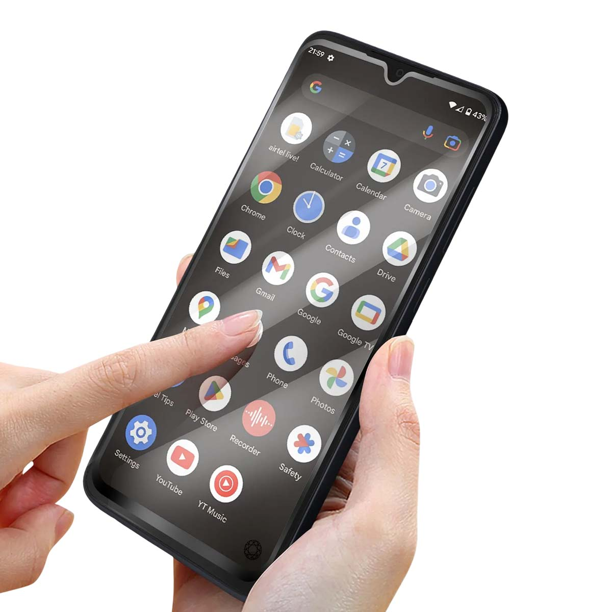 Una mano usa uno smartphone con numerose icone di app sullo schermo.