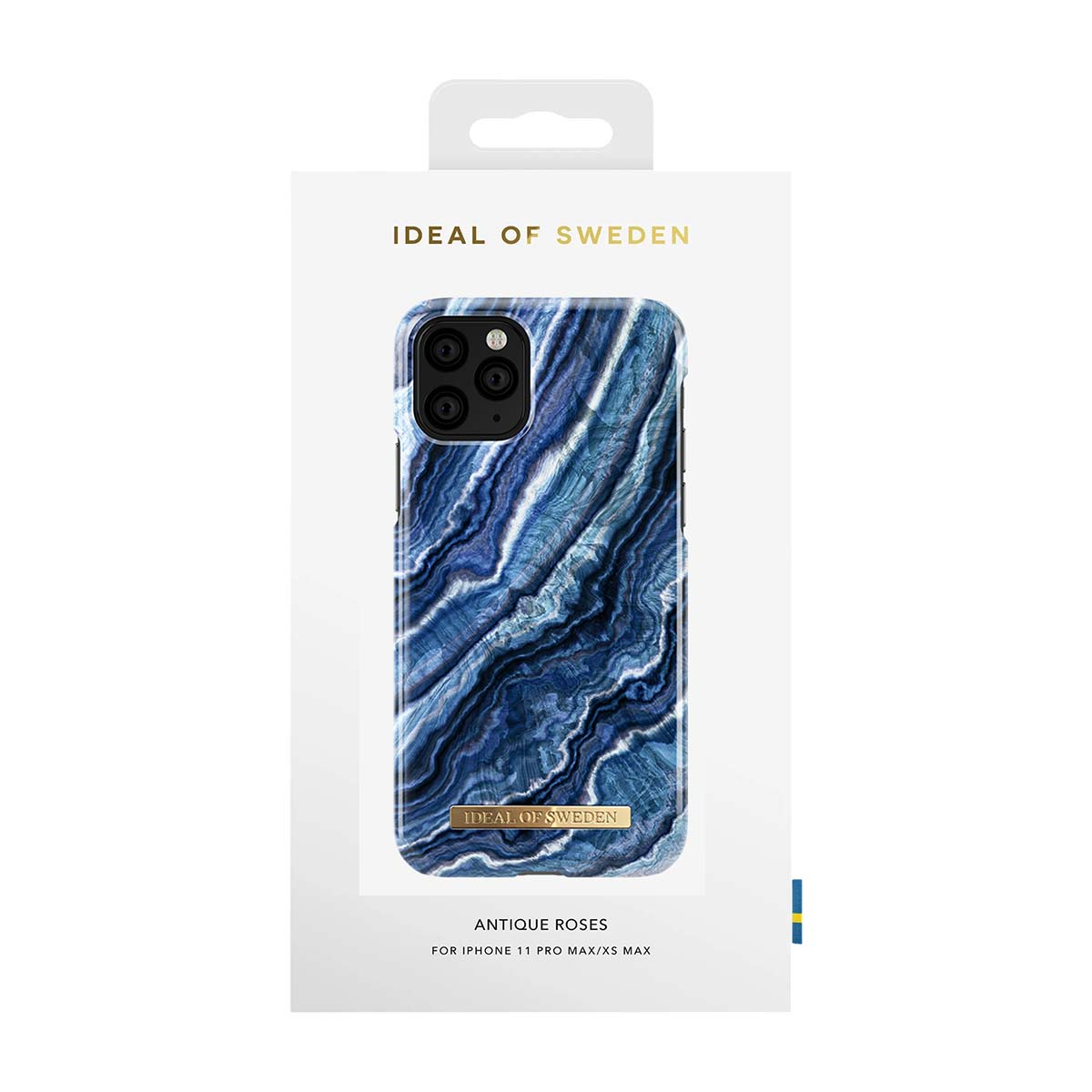 Una cover per telefono con motivo marmorizzato blu e bianco con marchio Ideal of Sweden.