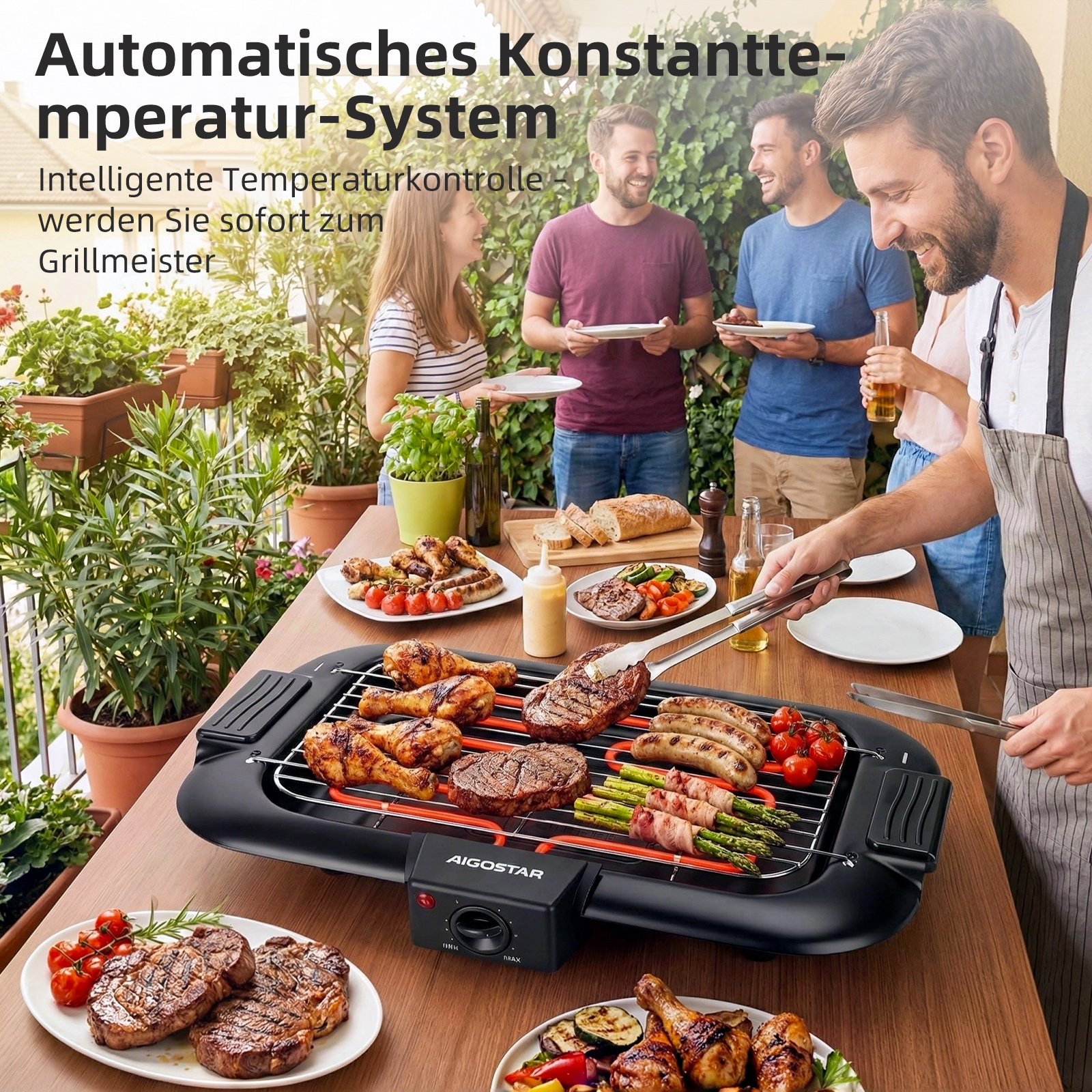 Menschen grillen auf einem Balkon. Fleisch und Gemüse werden gegrillt.