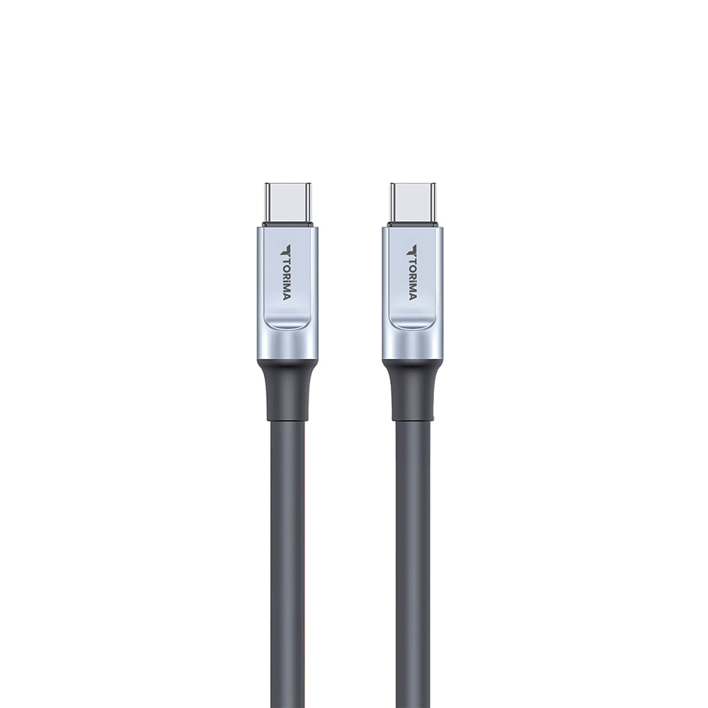 Torima markalı, gümüş konnektörlü iki gri USB-C kablosu.