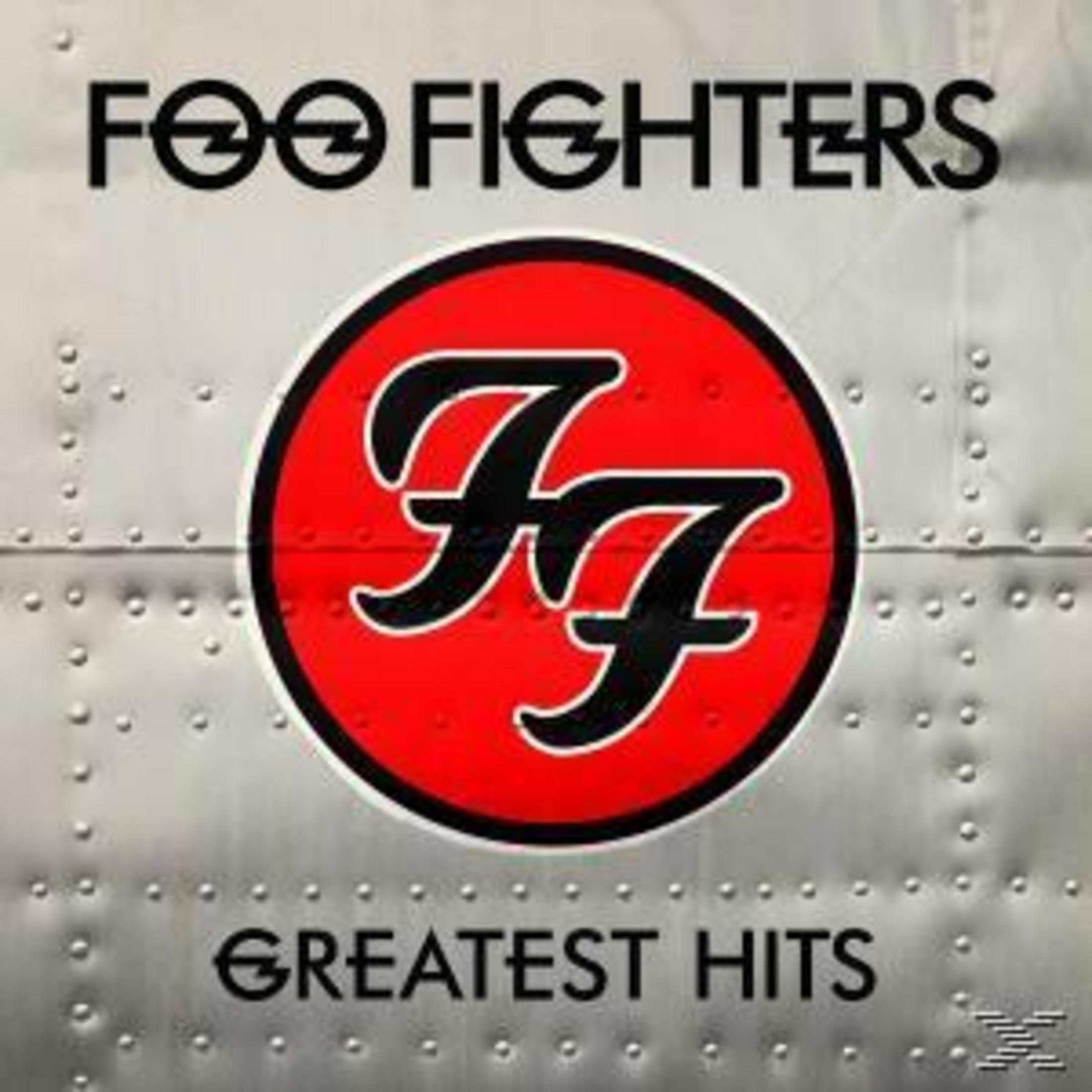 Copertina album Foo Fighters Greatest Hits con logo FF su sfondo metallico.