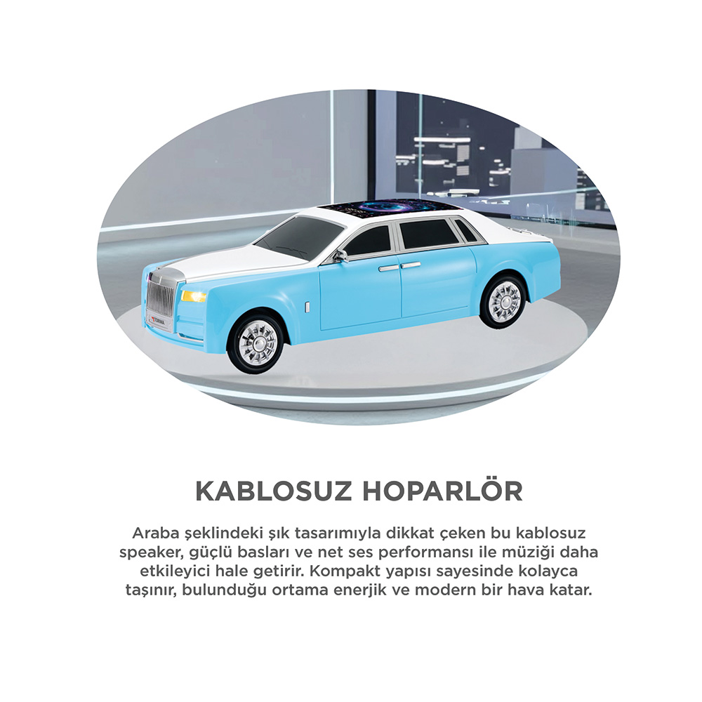 Mavi ve beyaz, araba şeklinde bir hoparlör şehir manzarası önünde sergileniyor.