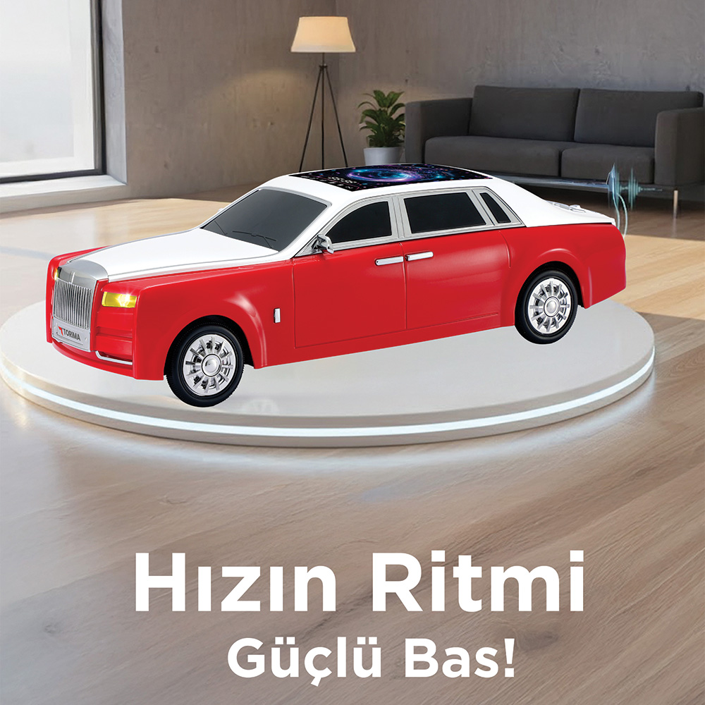 Kırmızı ve beyaz araba, üzerinde yıldızlı gökyüzü deseniyle bir platformda.