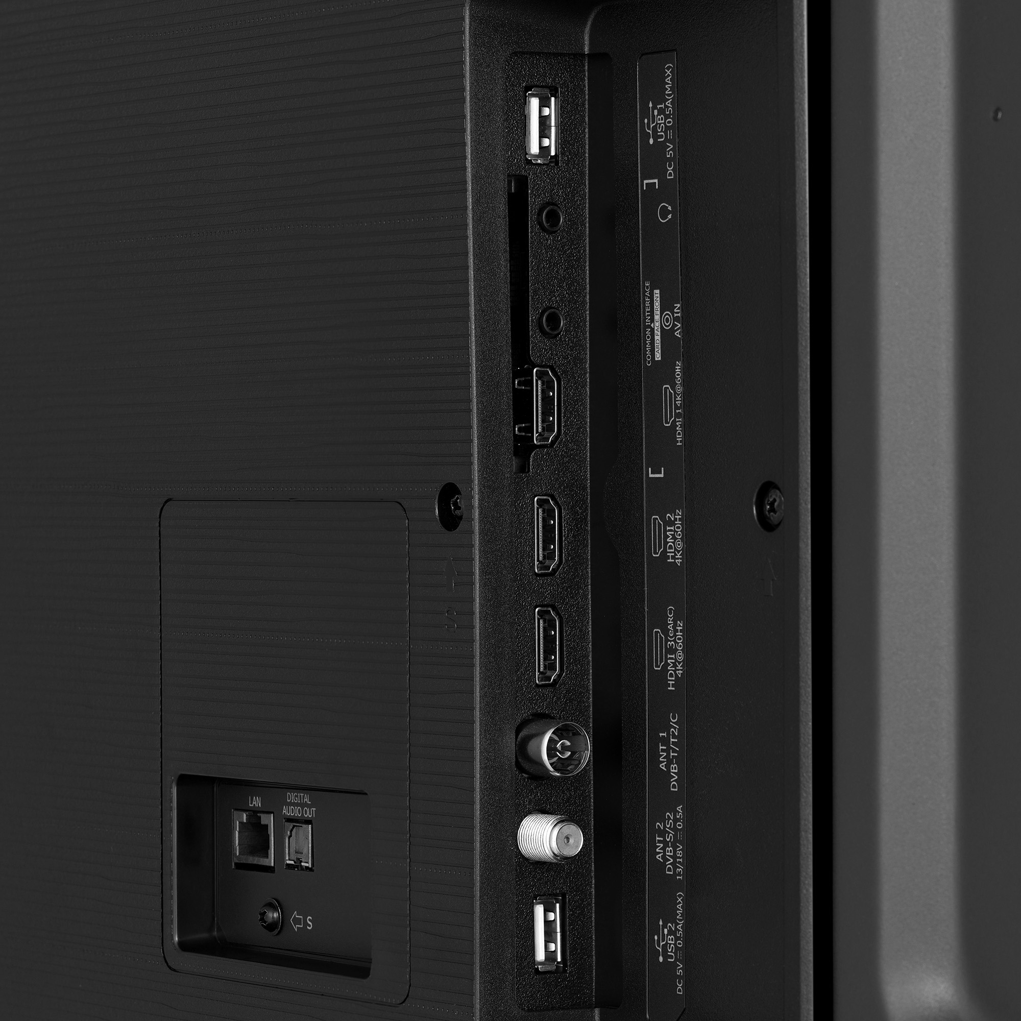 Tył telewizora z portami: USB, HDMI, Antena, LAN, Wyjście audio.