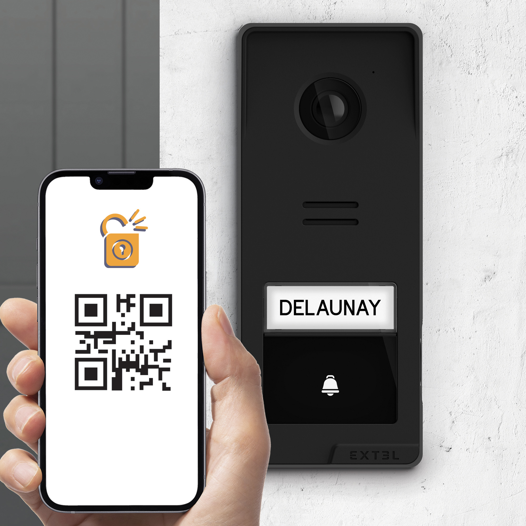 Un smartphone muestra un código QR y un candado abierto junto a un intercomunicador con nombre.