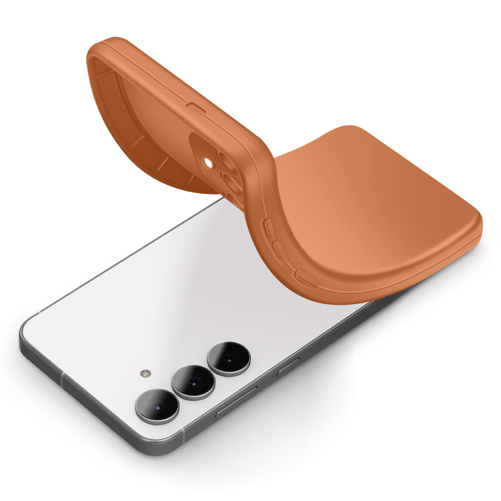 Une coque de téléphone orange est pliée sur un smartphone blanc à trois caméras.