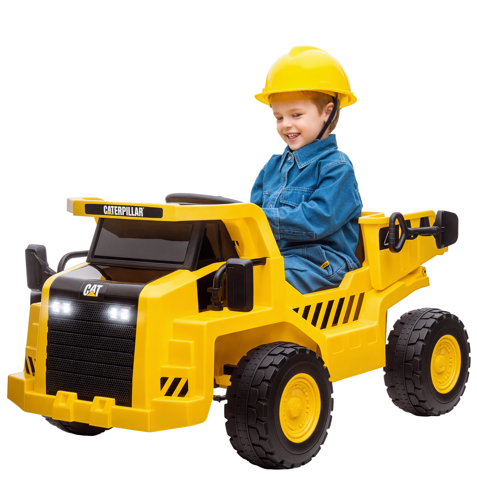 Un bambino con elmetto giallo guida un veicolo da costruzione giocattolo giallo CAT.