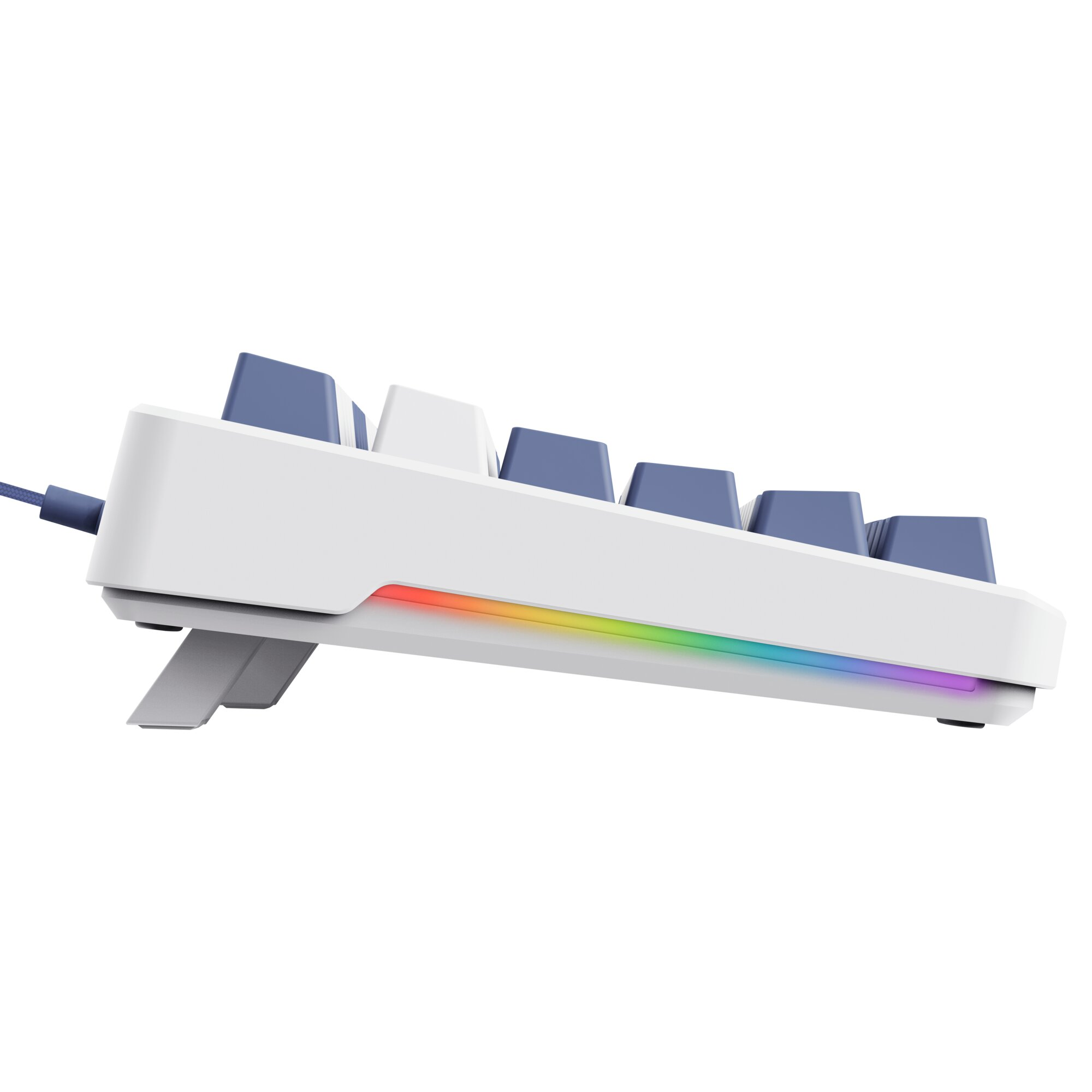 Eine weiße Tastatur mit blauen Tasten und RGB-Beleuchtung.