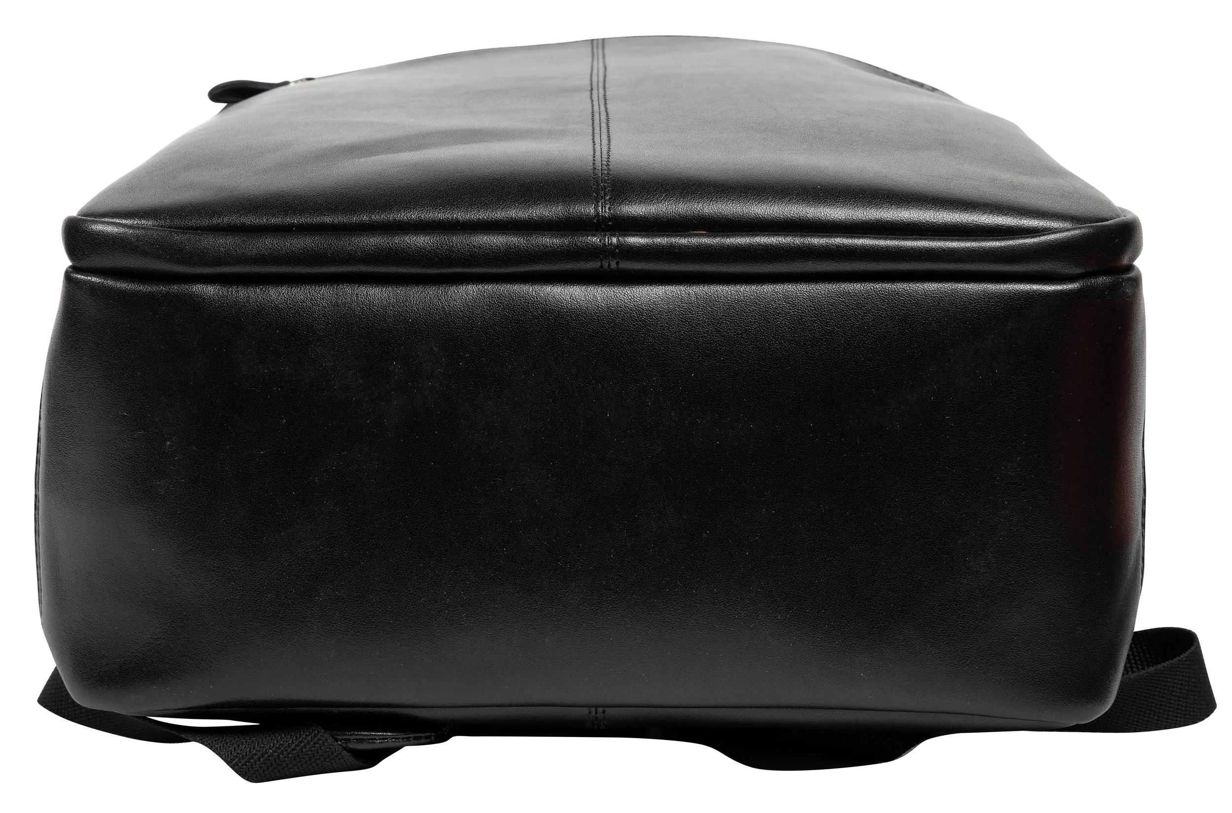 Mochila negra de cuero con correas sobre fondo blanco.