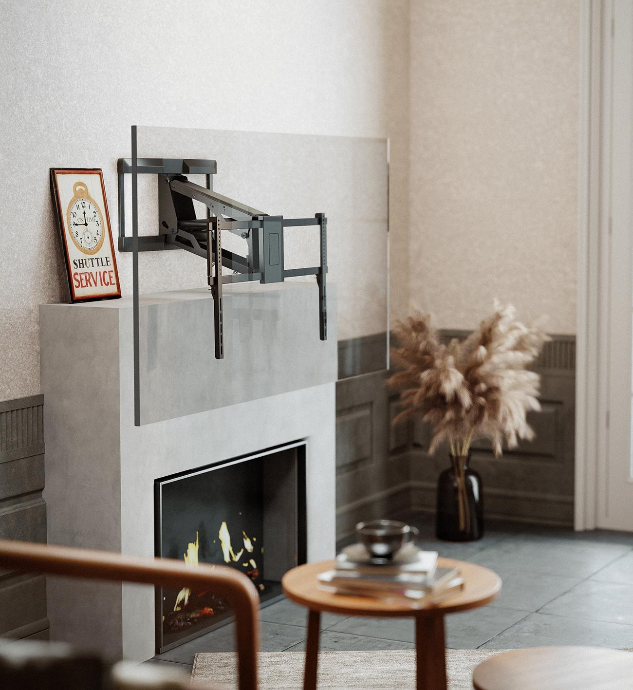 Ein moderner Kamin mit einem ausziehbaren TV-Wandhalterung und einem Gemälde.