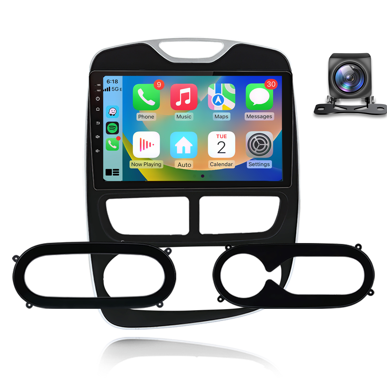 Un autoradio con touchscreen, telefono e accessori su sfondo bianco.