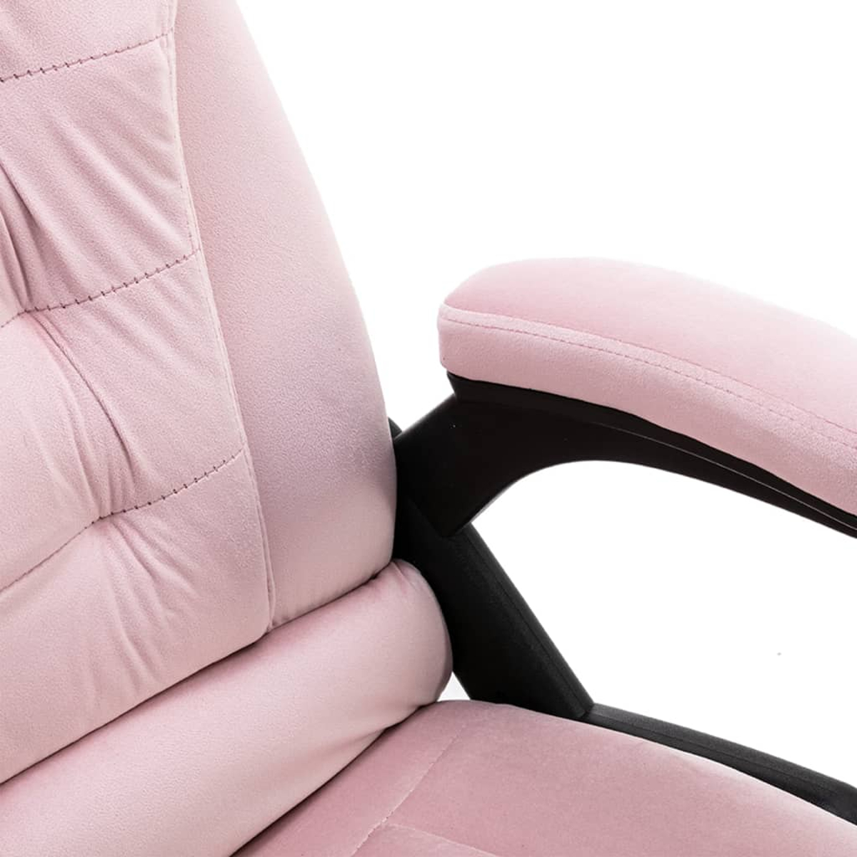 Gepolsterte Armlehne und Sitz eines rosa Stuhls mit Nähten.