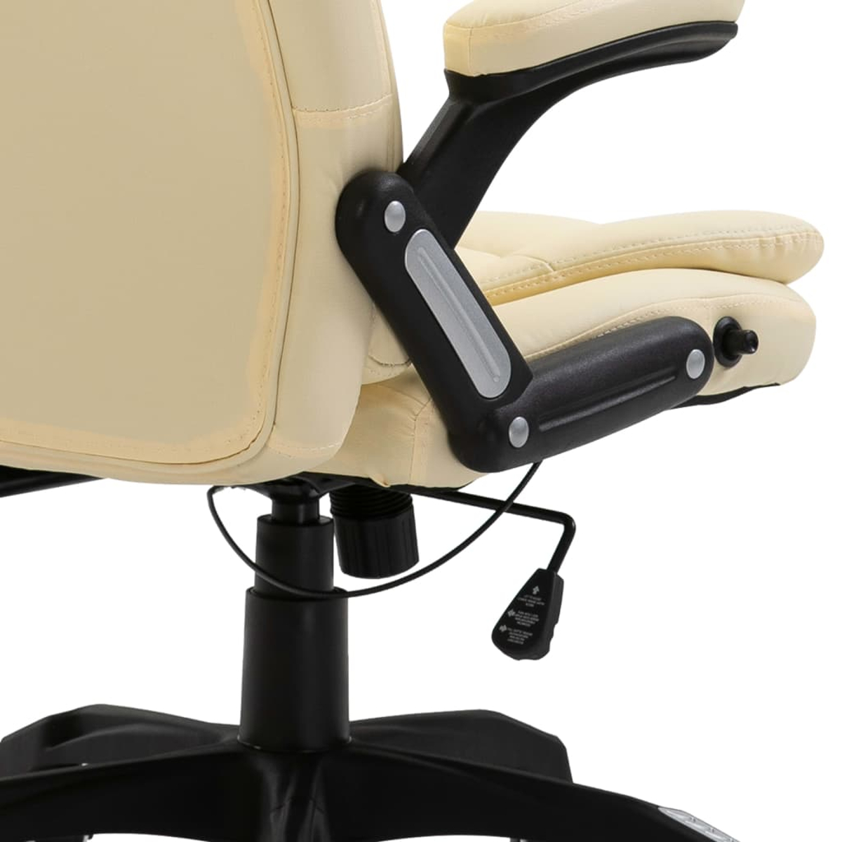 Detailaufnahme eines cremefarbenen Bürostuhls mit schwarzen Armlehnen und Hebeln.