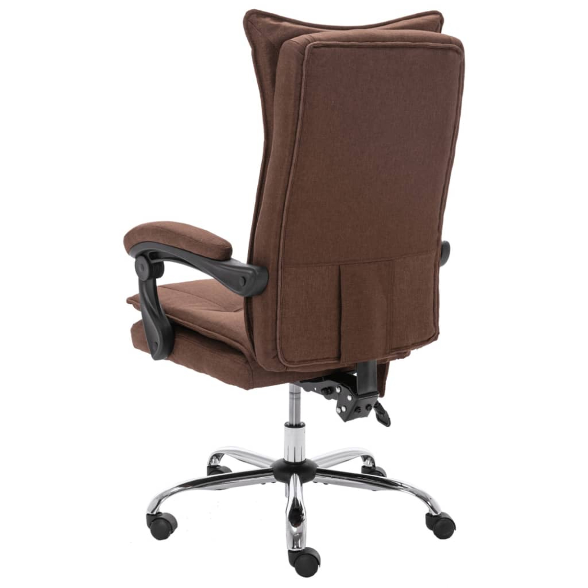 Brauner Bürostuhl mit hoher Rückenlehne und Armlehnen auf einem Chromfuß mit Rädern.