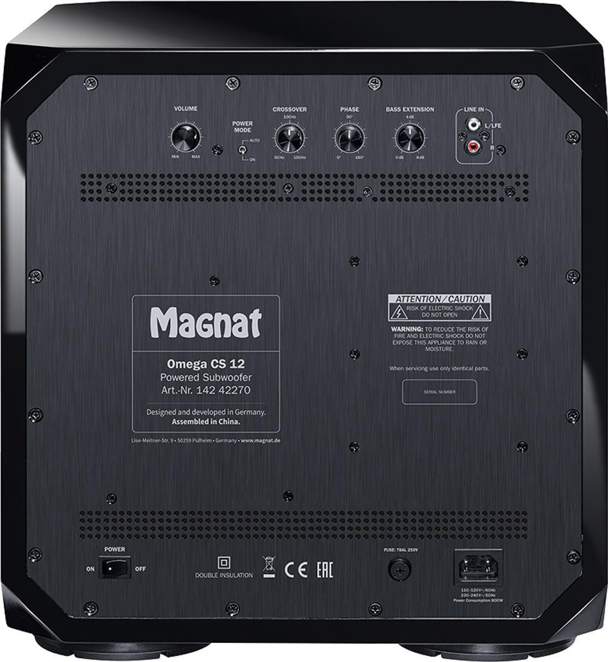Rückseite eines schwarzen Magnat Subwoofers mit Anschlüssen.