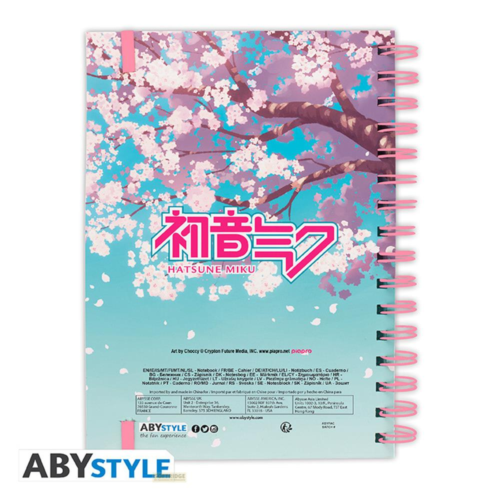 Ein Notizbuch mit Kirschblüten und dem Hatsune Miku Logo.