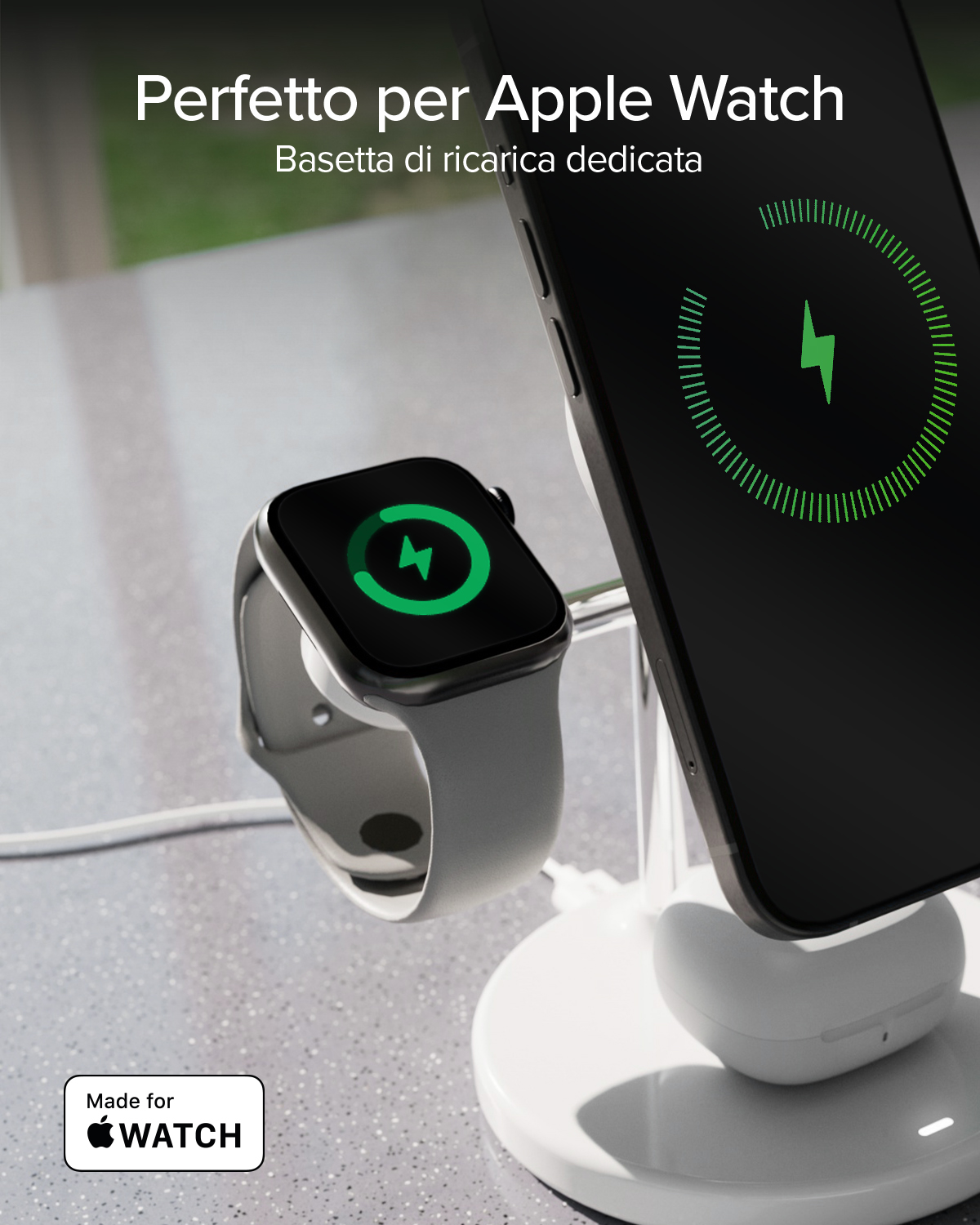 Un Apple Watch y un iPhone se cargan en un soporte de carga blanco.