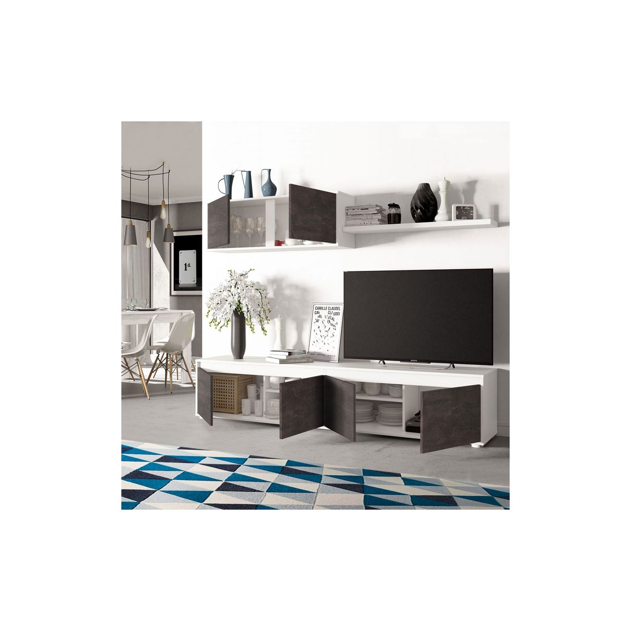 Salón moderno con mueble de TV, flores y alfombra.