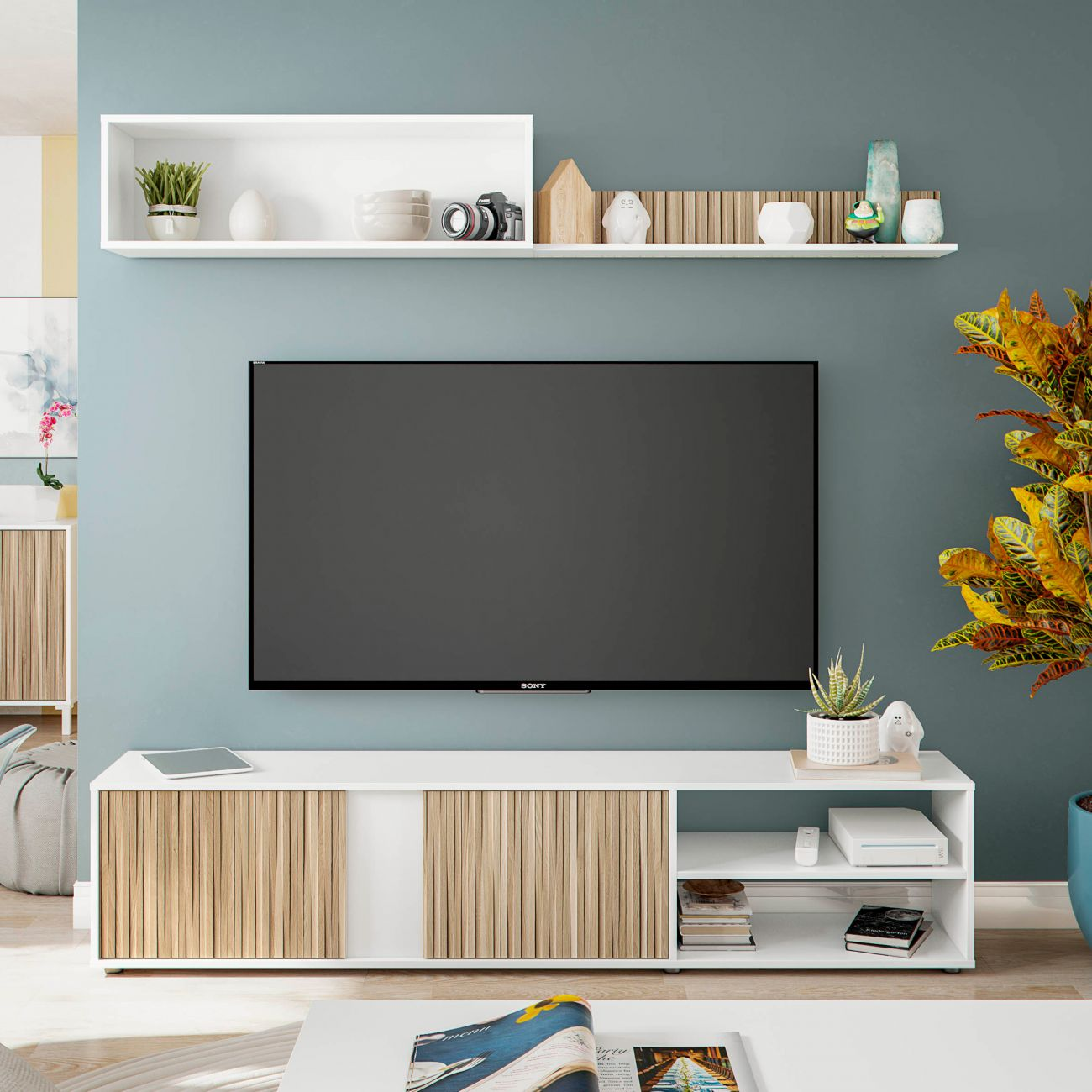 Una sala de estar moderna con un televisor sobre un mueble blanco y de madera.