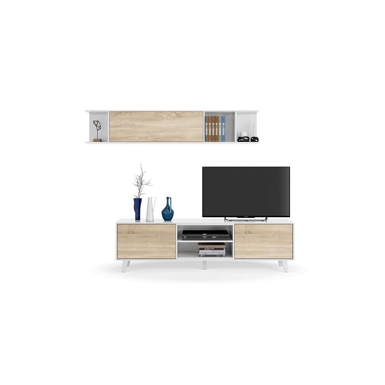 Mueble de TV blanco con puertas de madera, un televisor y un estante encima.
