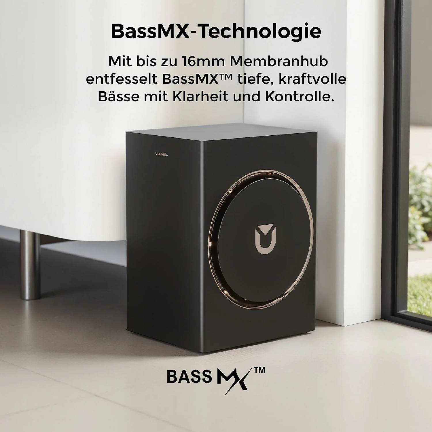 Caisson de basse noir avec logo BassMX. Texte explique la technologie.